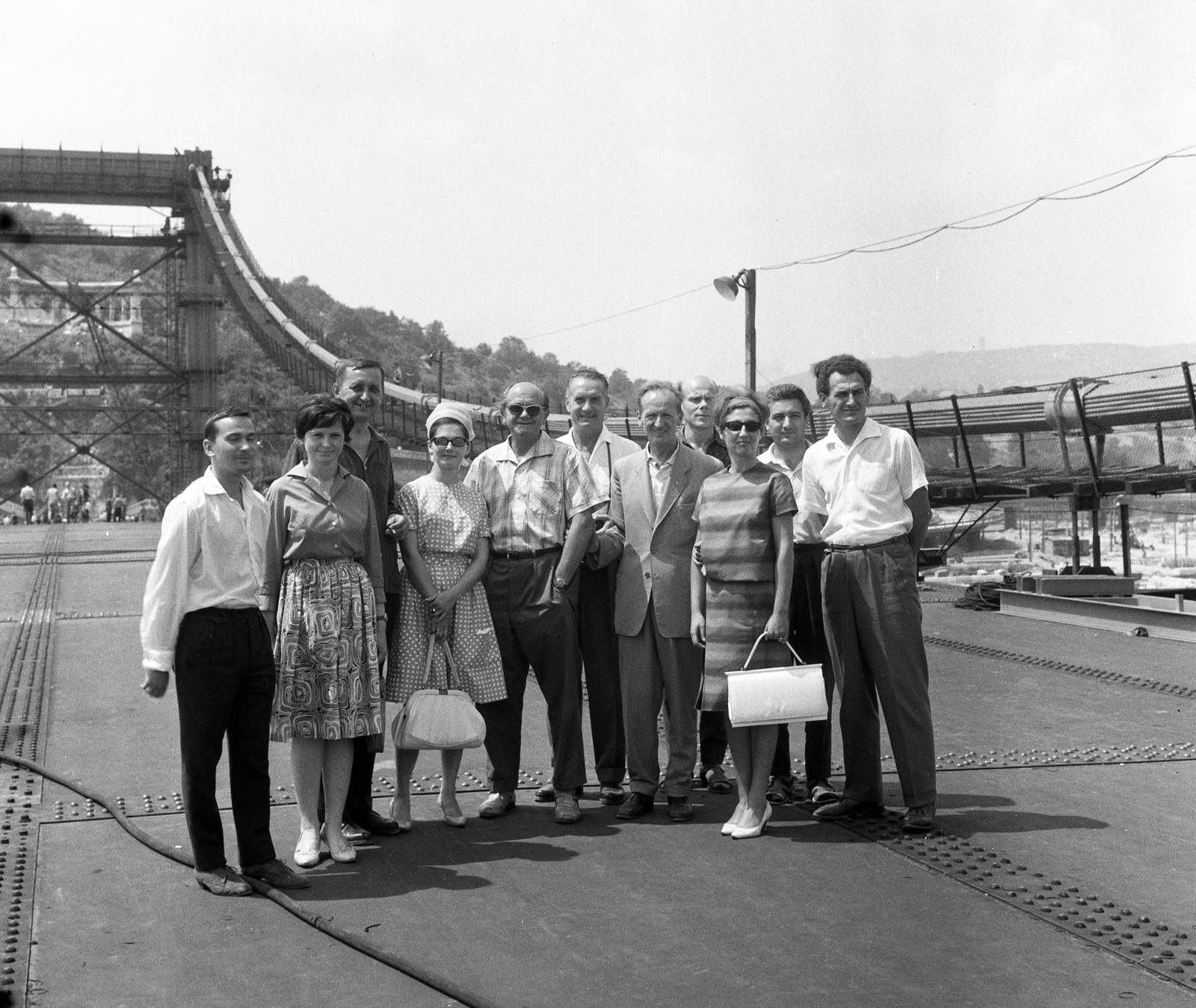 Hungary, Budapest I., az Erzsébet híd építése a szerkezetkész állapot ünneplésekor., 1964, Nagy Gyula, Danube, Budapest, suspension bridge, Duna-bridge, Pál Sávoly-design, Fortepan #59917