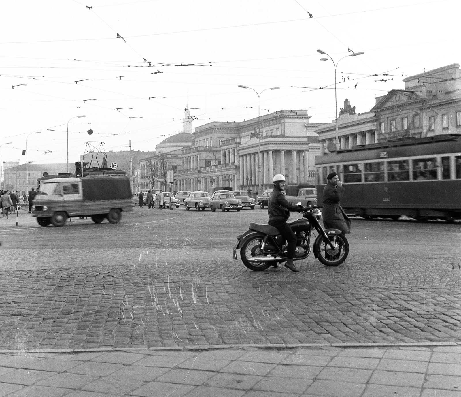 Poland, Warsaw, Plac Bankowy, szemben a vajdasági székhely épülete., 1965, Nagy Gyula, motorcycle, Zuk-brand, tram, Fortepan #59929