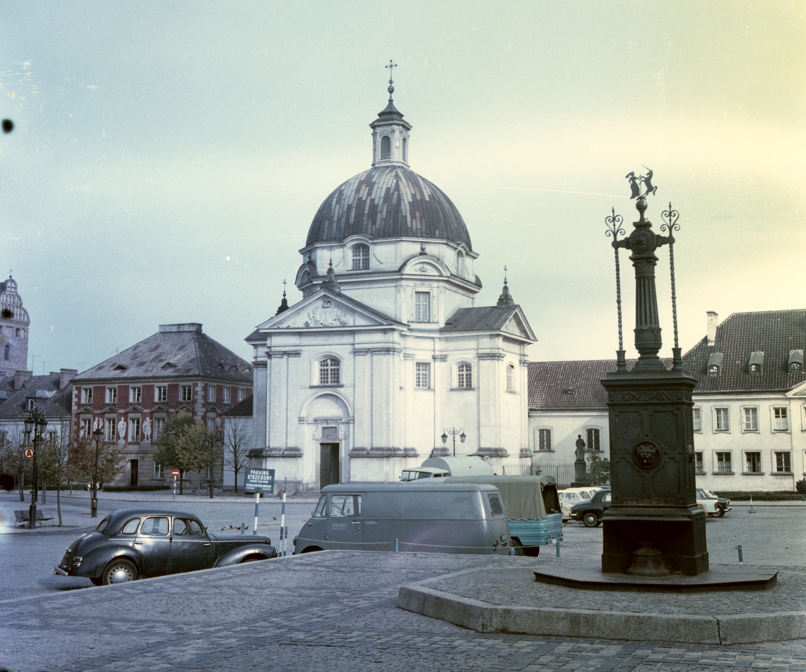 Poland, Warsaw, Újvárosi Piactér (Rynek Nowego Miasta), Szent Kázmér-templom., 1965, Nagy Gyula, colorful, Fortepan #59951