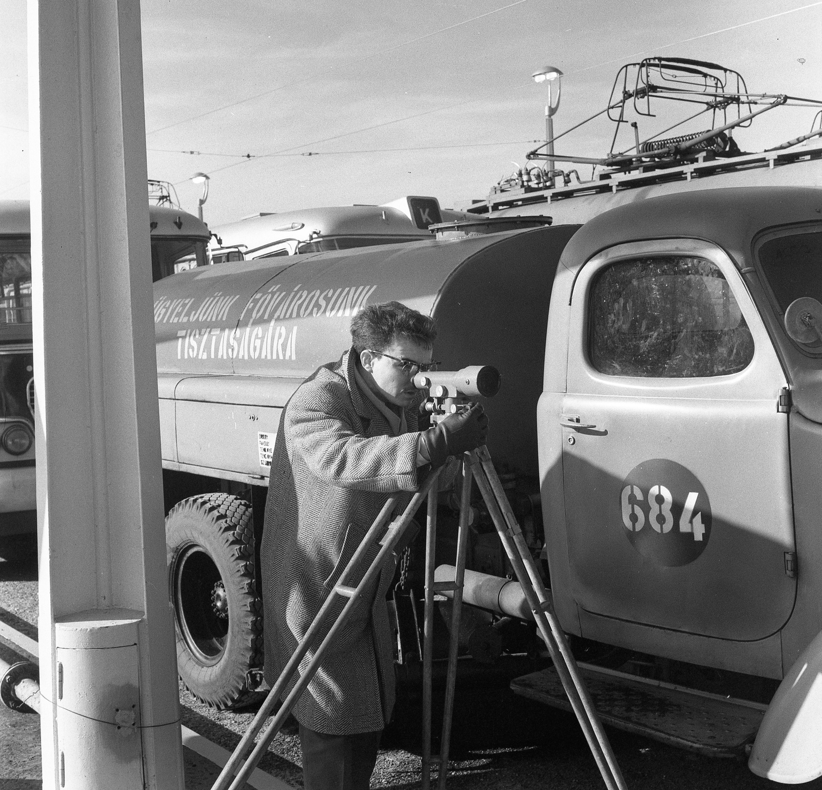 Hungary, Budapest, az Erzsébet híd terheléspróbája., 1964, Nagy Gyula, bridge, load testing, theodolite, Fortepan #59967