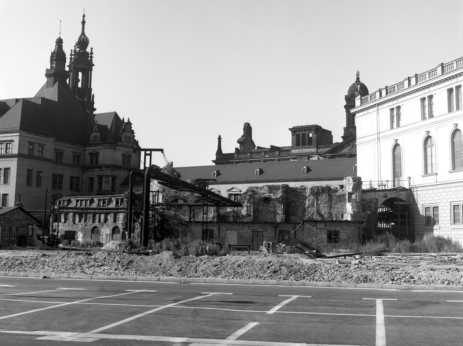 Germany, Dresden, szemben a Drezdai Kastély (Residenzschloss), jobbra a Johanneum., 1970, Nagy Gyula, GDR, Fortepan #59995
