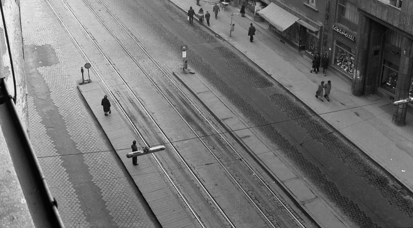 Hungary, Budapest II., Margit körút (Mártírok útja) Keleti Károly utca villamosmegálló., 1976, Nagy Gyula, tram stop, Budapest, Fortepan #60057