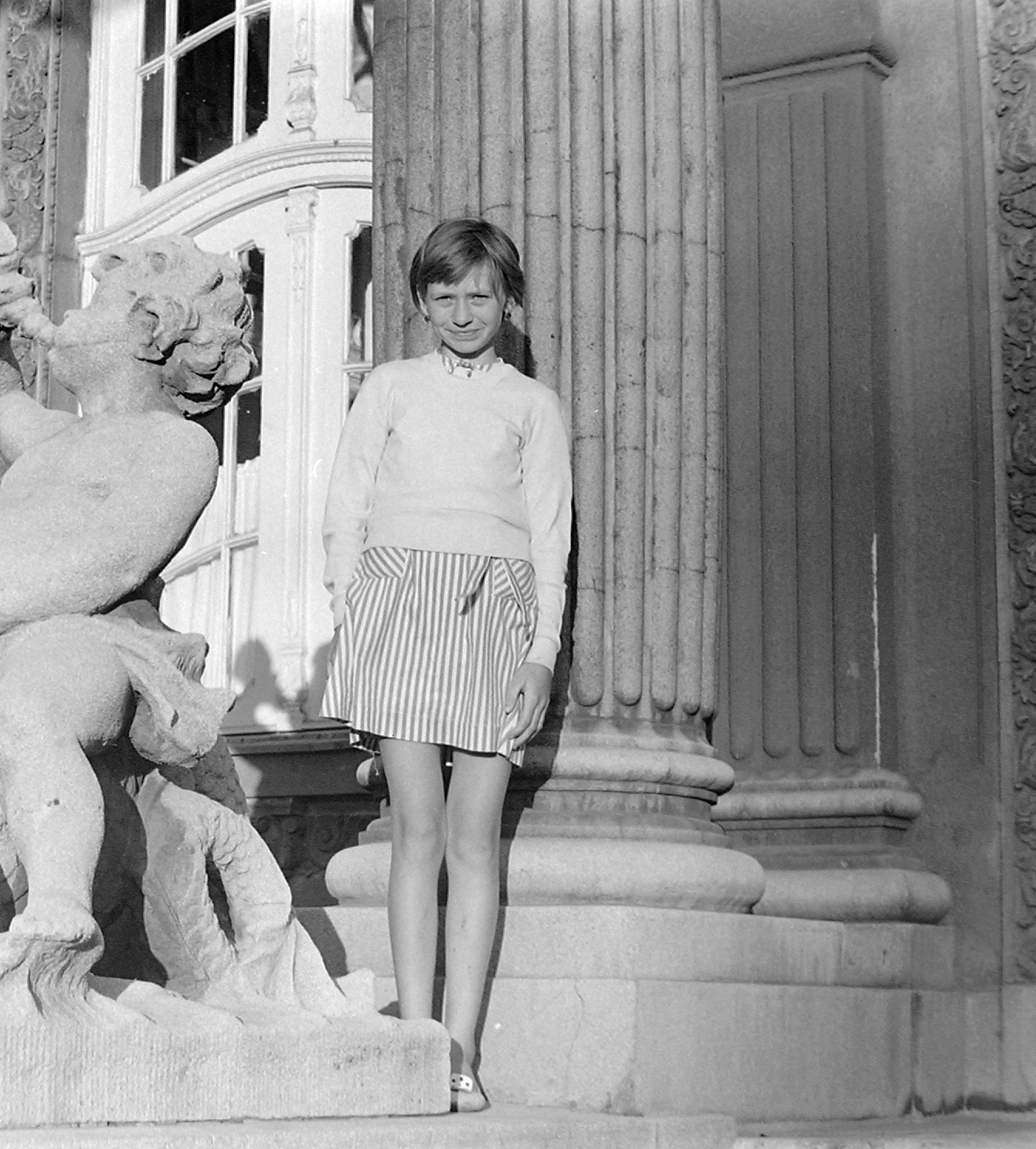 Hungary, Budapest XIV., a Széchenyi fürdő bejárata az egyik triton szoborral., 1969, Fortepan, portrait, sculpture, Baroque-style, girl, shadow, pillar, Budapest, Fortepan #6014