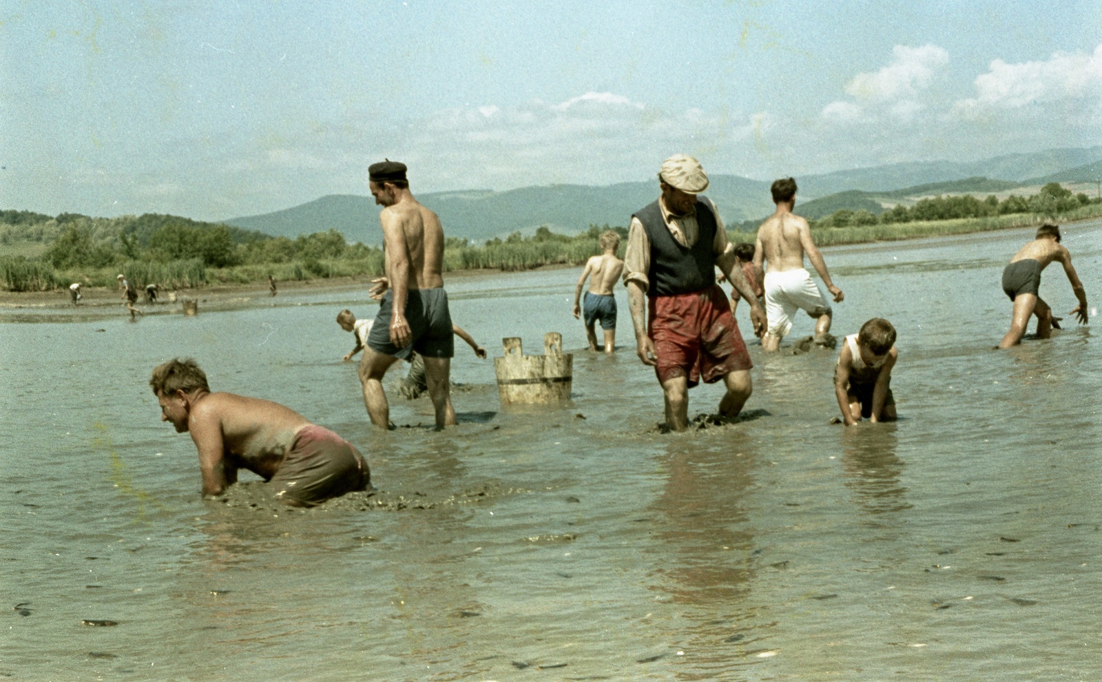 Slovakia, Poltár, halastó., 1958, Zsanda Zsolt, Vajszada Károly, Czechoslovakia, colorful, lake, fishing, Fortepan #60200