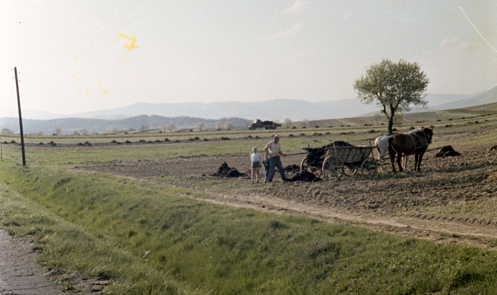 Slovakia, Poltár, ulica Sklárska (ekkor névtelen) felől az ulica Slobody (ekkor névtelen) felé nézve., 1960, Zsanda Zsolt, Vajszada Károly, Czechoslovakia, colorful, chariot, Fortepan #60244