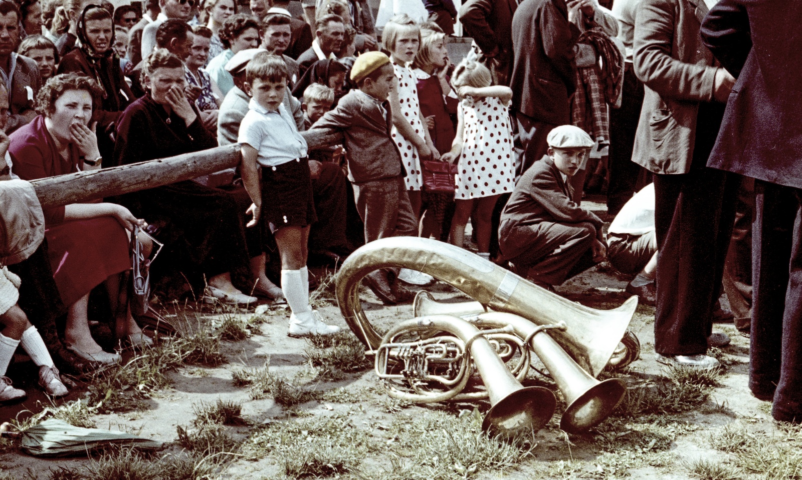 1960, Zsanda Zsolt, Vajszada Károly, colorful, musical instrument, audience, beret, gaping, yawning, Fortepan #60262