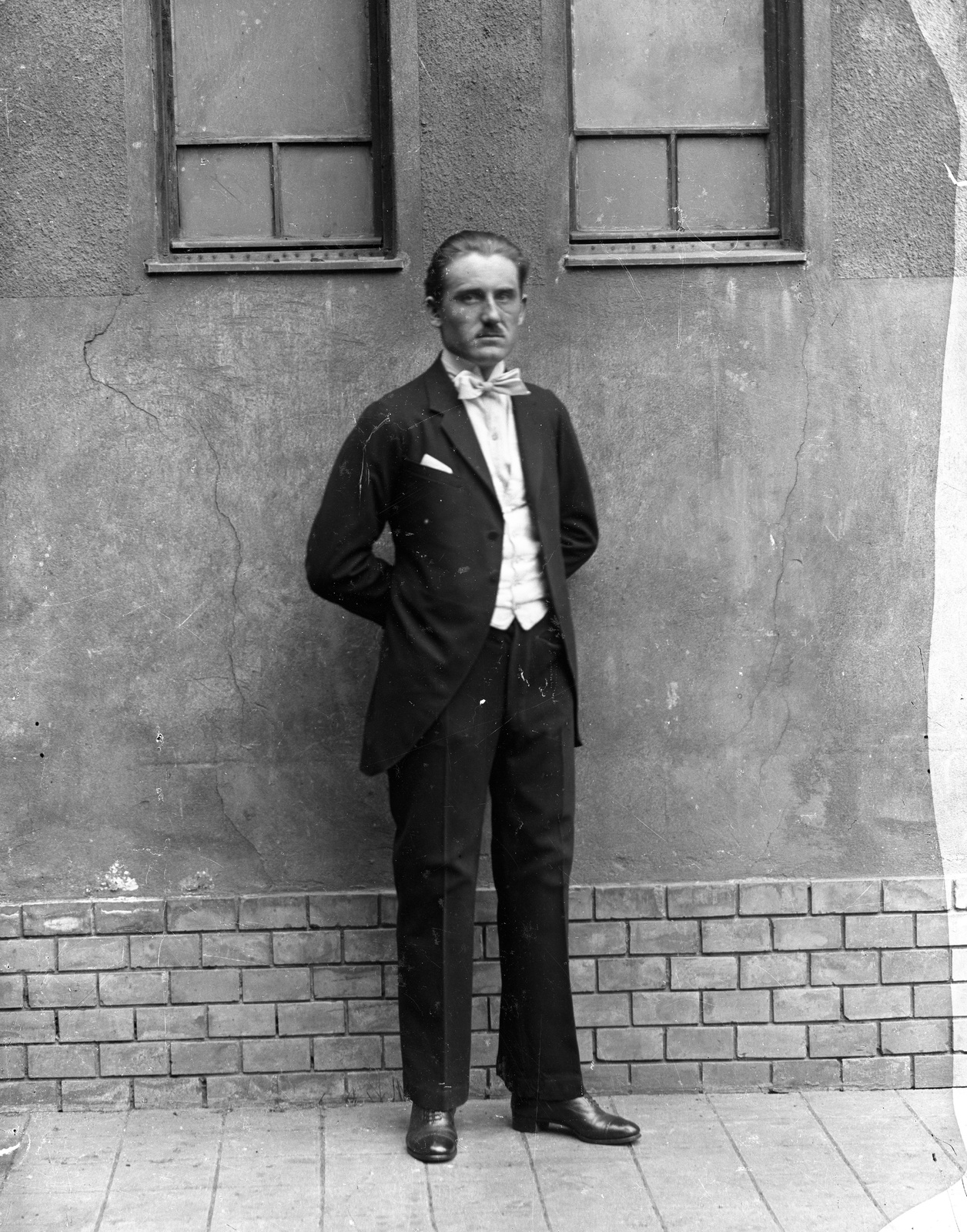 1931, Zsohár Zsuzsa, portrait, man, bow tie, hands behind the back, Fortepan #60295