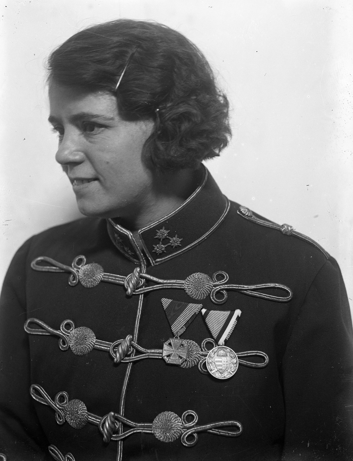 1931, Zsohár Zsuzsa, portrait, uniform, medal, lady, decorative cord, hair clip, cross-dressing, Fortepan #60307
