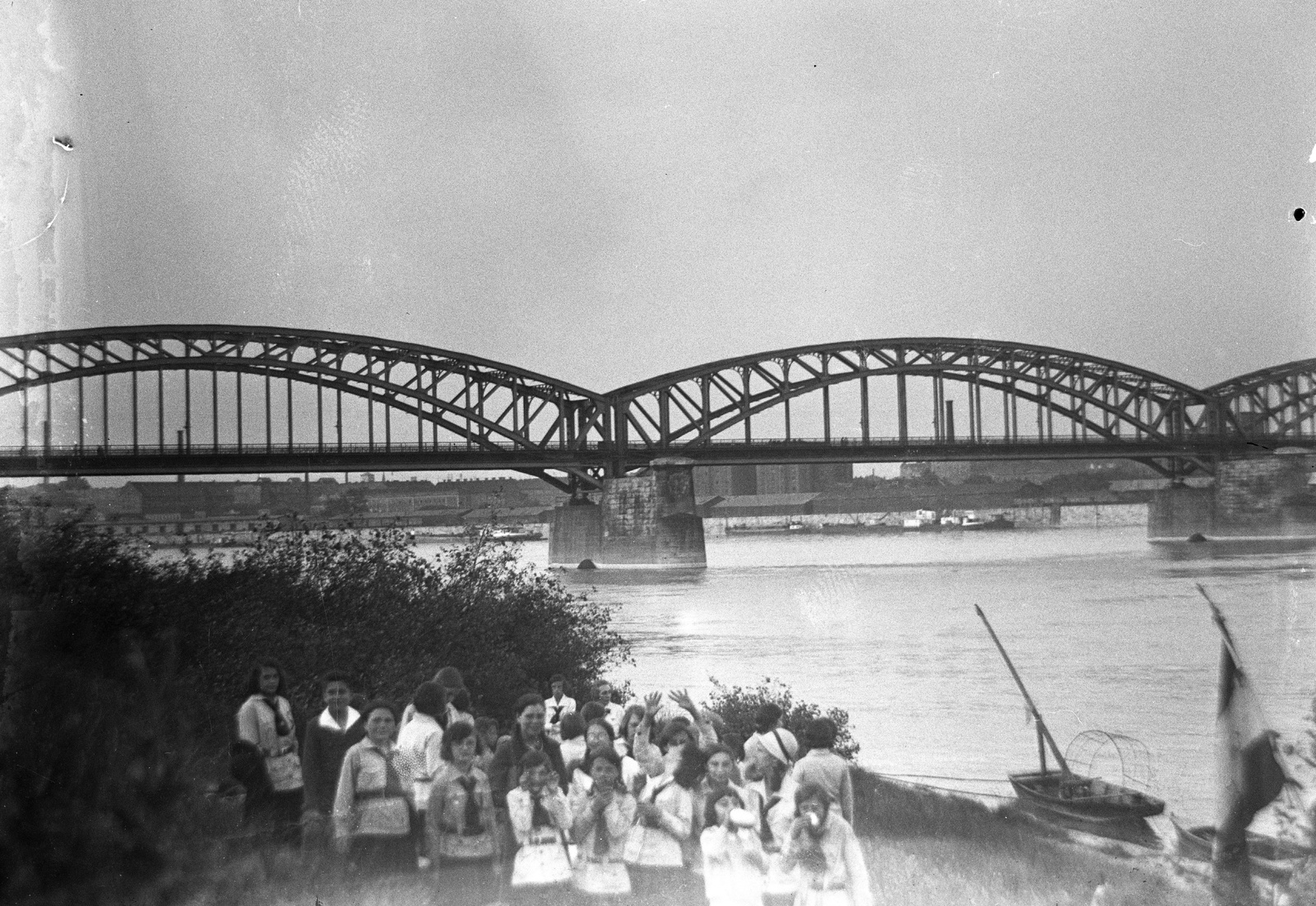 Hungary, Budapest XI., az Összekötő vasúti híd a Kopaszi gátról nézve., 1930, Zsohár Zsuzsa, flag, boat, railway bridge, scouting, Budapest, Fortepan #60310