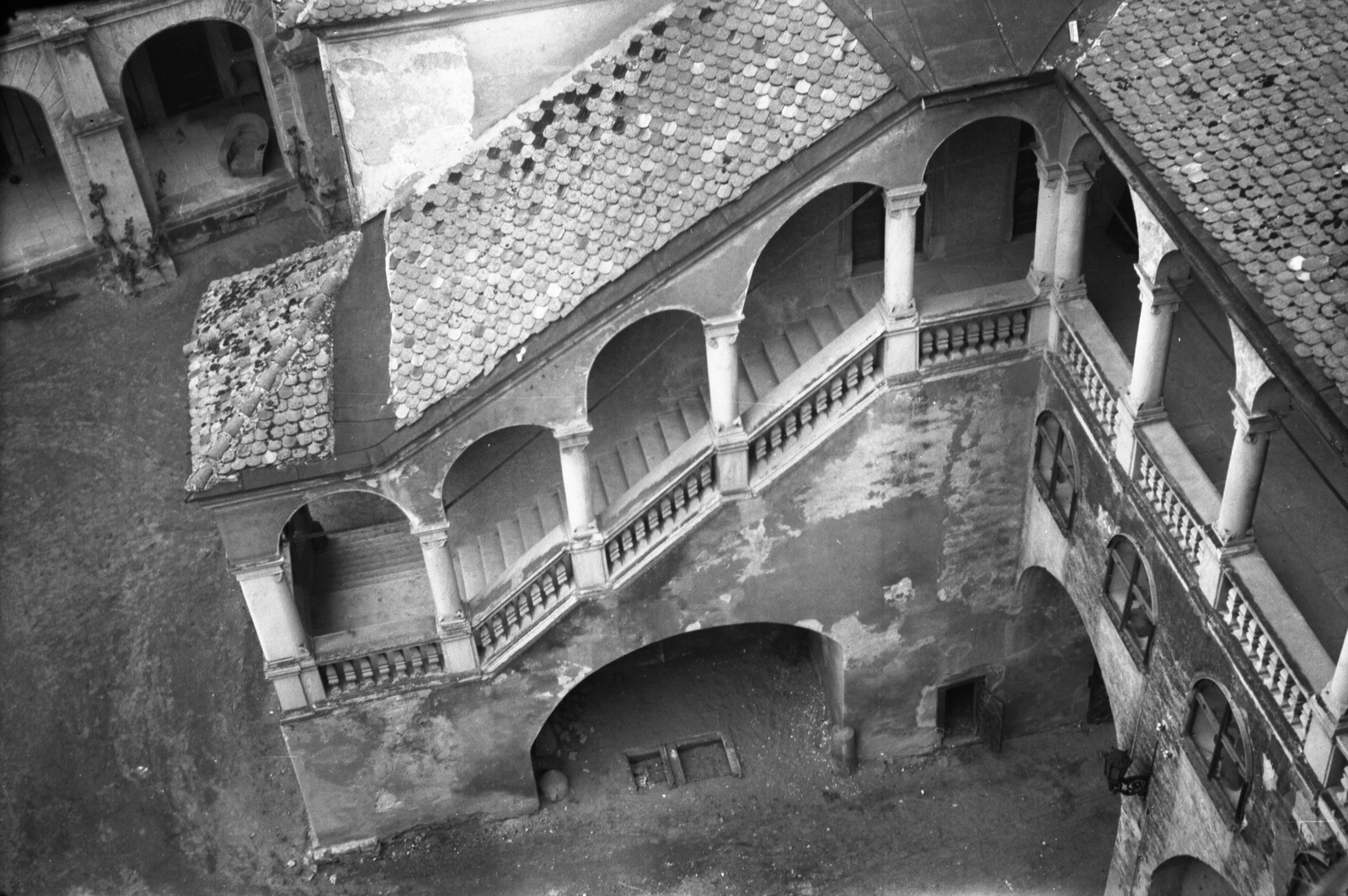 Hungary, Sárospatak, Rákóczi-vár, Lorántffy-loggia., 1942, Zsanda Zsolt, roof, museum, castle, Fortepan #60382