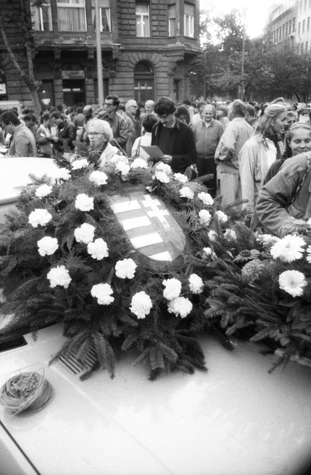Hungary, Budapest V., a Báthory utca és a Hold (Rosenberg házaspár) utca kereszteződésénél található tér a Batthyány örökmécsesnél., 1988, Philipp Tibor, Budapest, regime change, Fortepan #60424