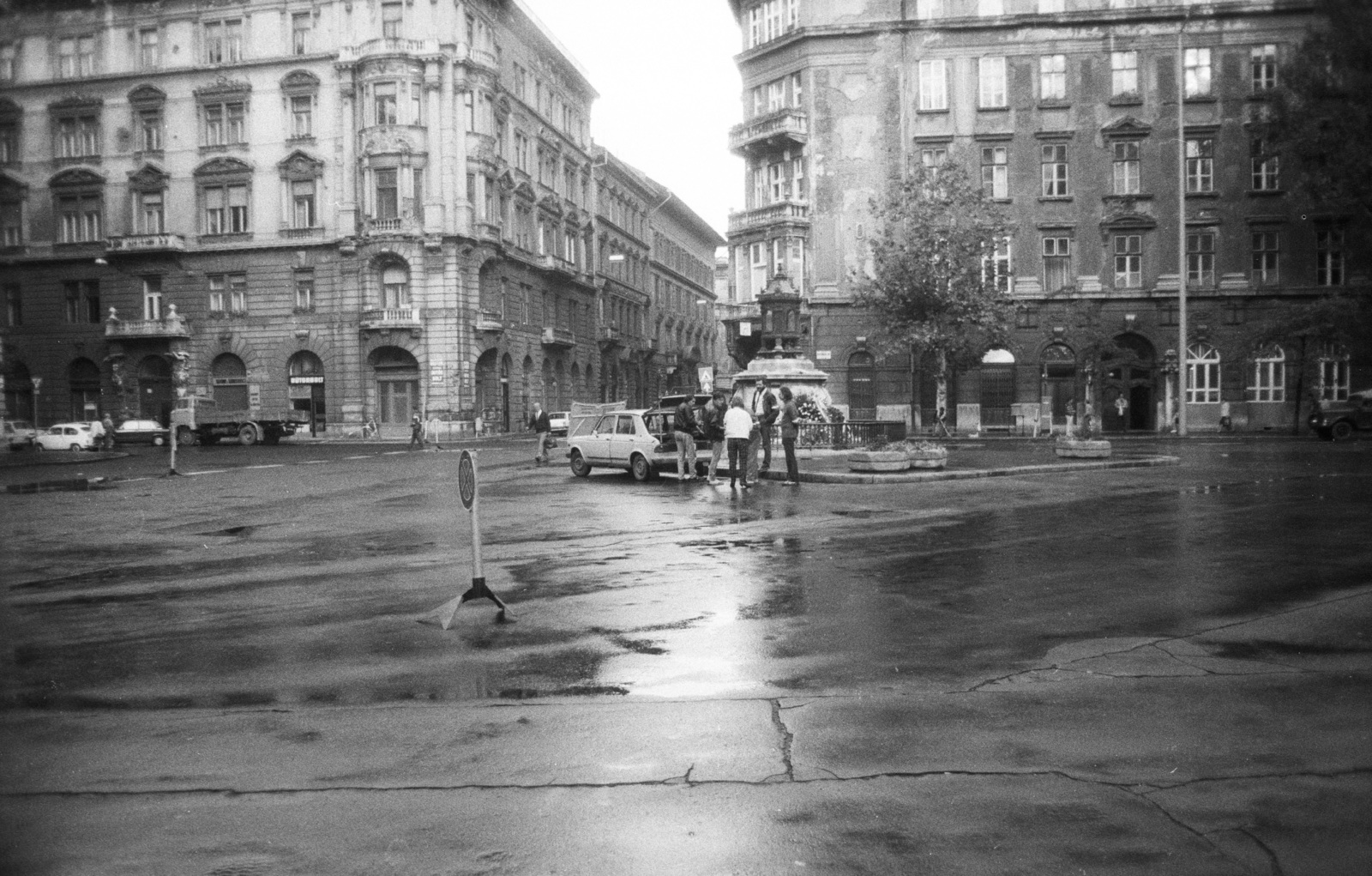 Hungary, Budapest V., a Báthory utca és a Hold (Rosenberg házaspár) utca kereszteződésénél található tér, Batthyány örökmécses., 1988, Philipp Tibor, Budapest, regime change, Fortepan #60429