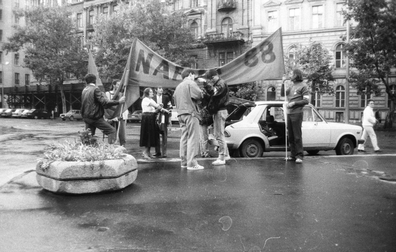 Hungary, Budapest V., a Báthory utca és a Hold (Rosenberg házaspár) utca kereszteződésénél található tér, Batthyány örökmécses., 1988, Philipp Tibor, Budapest, regime change, Fortepan #60432