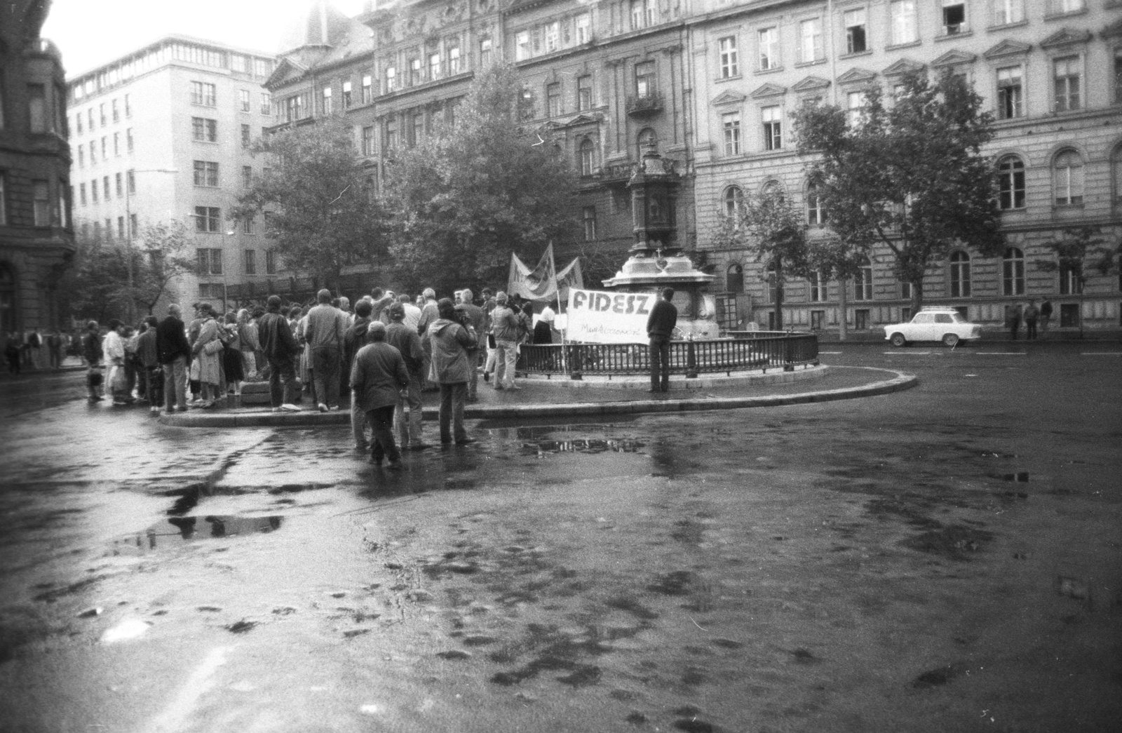 Hungary, Budapest V., a Báthory utca és a Hold (Rosenberg házaspár) utca kereszteződésénél található tér, Batthyány örökmécses., 1988, Philipp Tibor, Budapest, regime change, Fortepan #60434