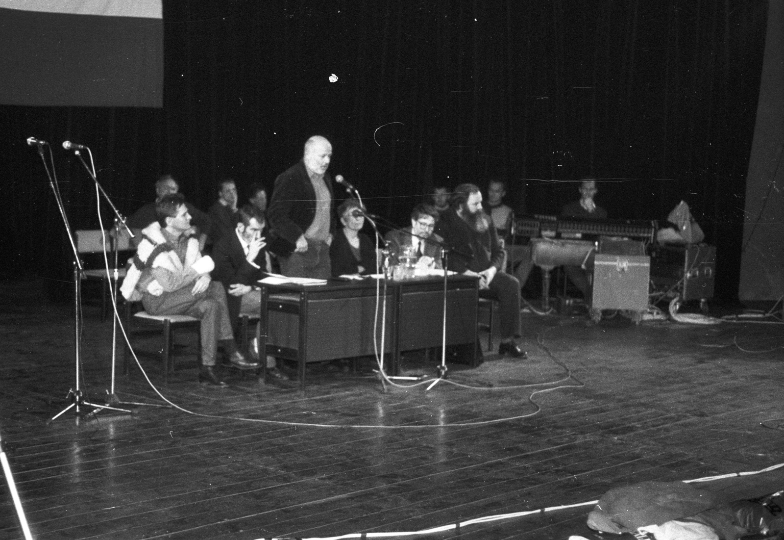 Hungary, People's Park, Budapest X., Jurta Színház. Az asztalnál balról Szilágyi Sándor, Petri György, Eörsi István, Solt Ottilia, Kőszeg Ferenc, Iványi Gábor politikusok., 1988, Philipp Tibor, celebrity, Alliance of Free Democrats, Budapest, regime change, Fortepan #60447