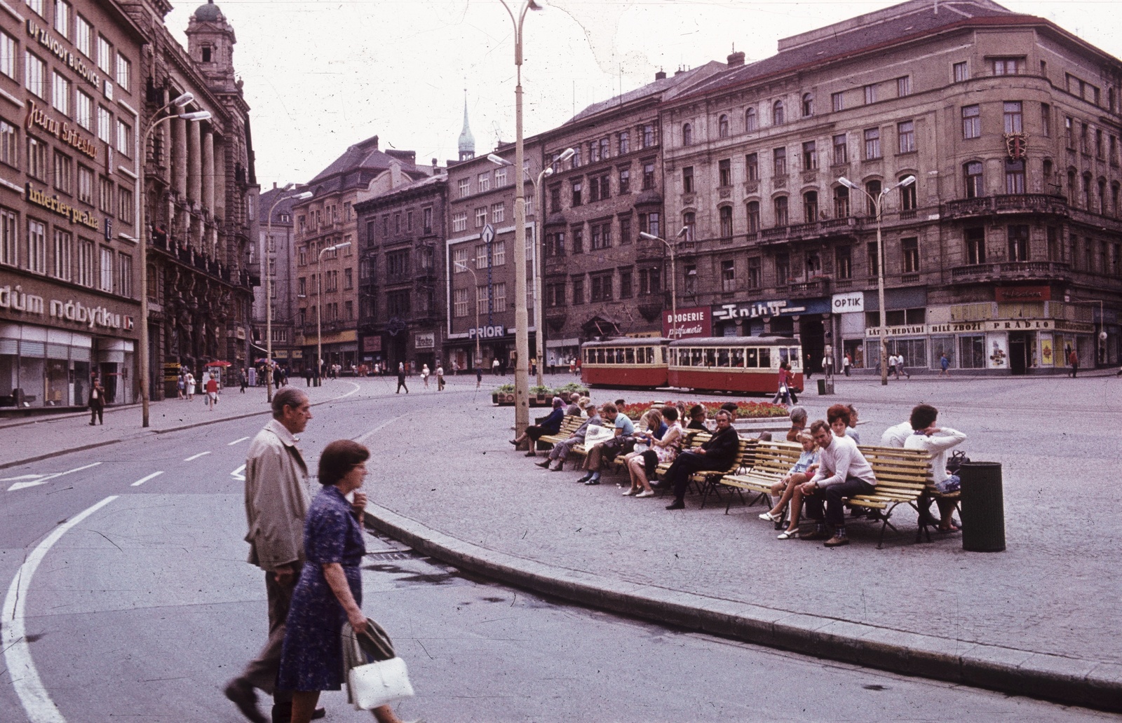 Czech Republik, Brno, namesti Svobody., 1975, Gárdos György, Czechoslovakia, colorful, tram, bench, public transport, Germano Wanderley-design, Fortepan #60527