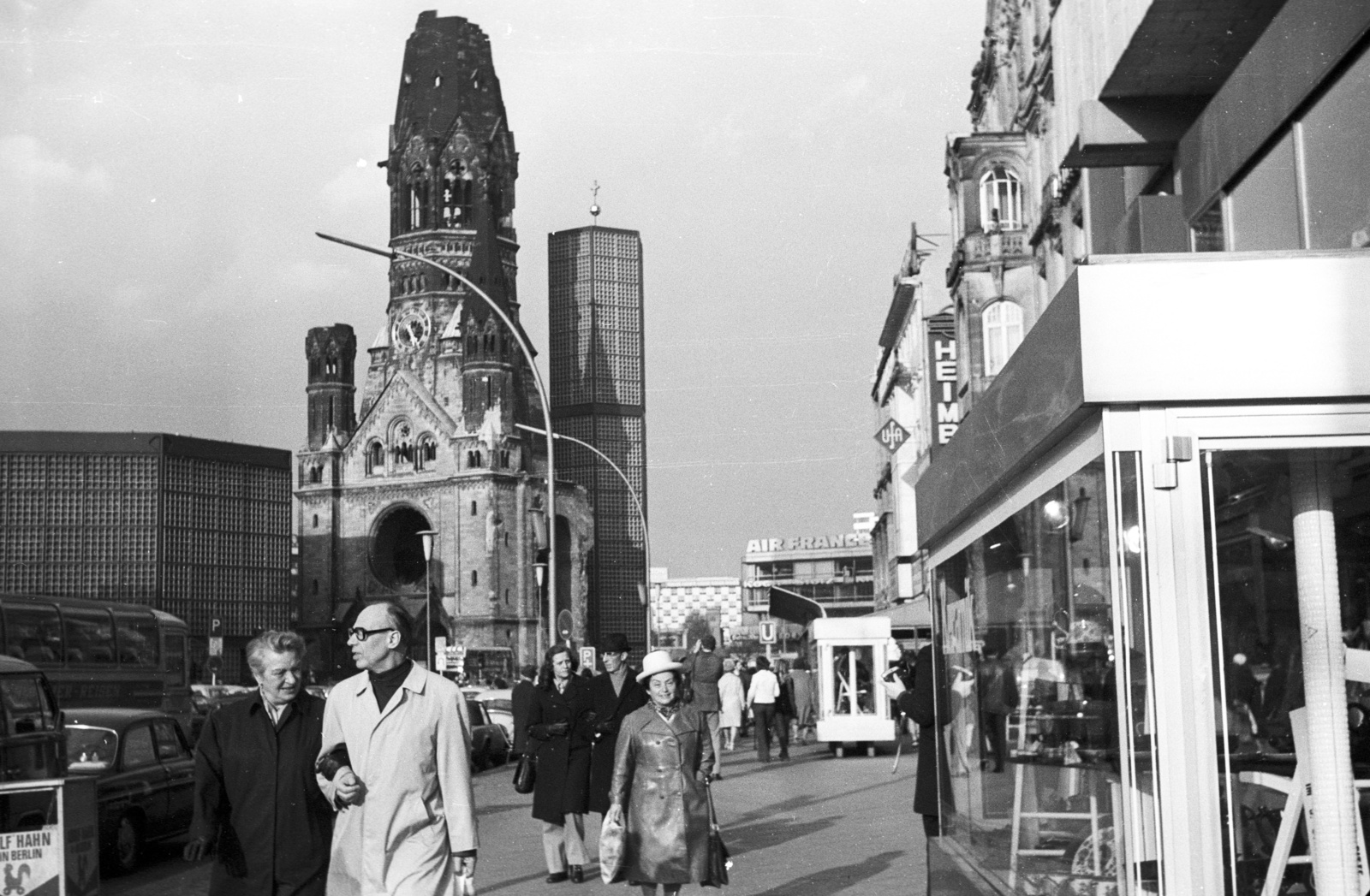 Germany, Berlin, Nyugat-Berlin, Breitscheidplatz, szemben a Vilmos császár emléktemplom., 1976, Gárdos György, West Berlin, Fortepan #60537