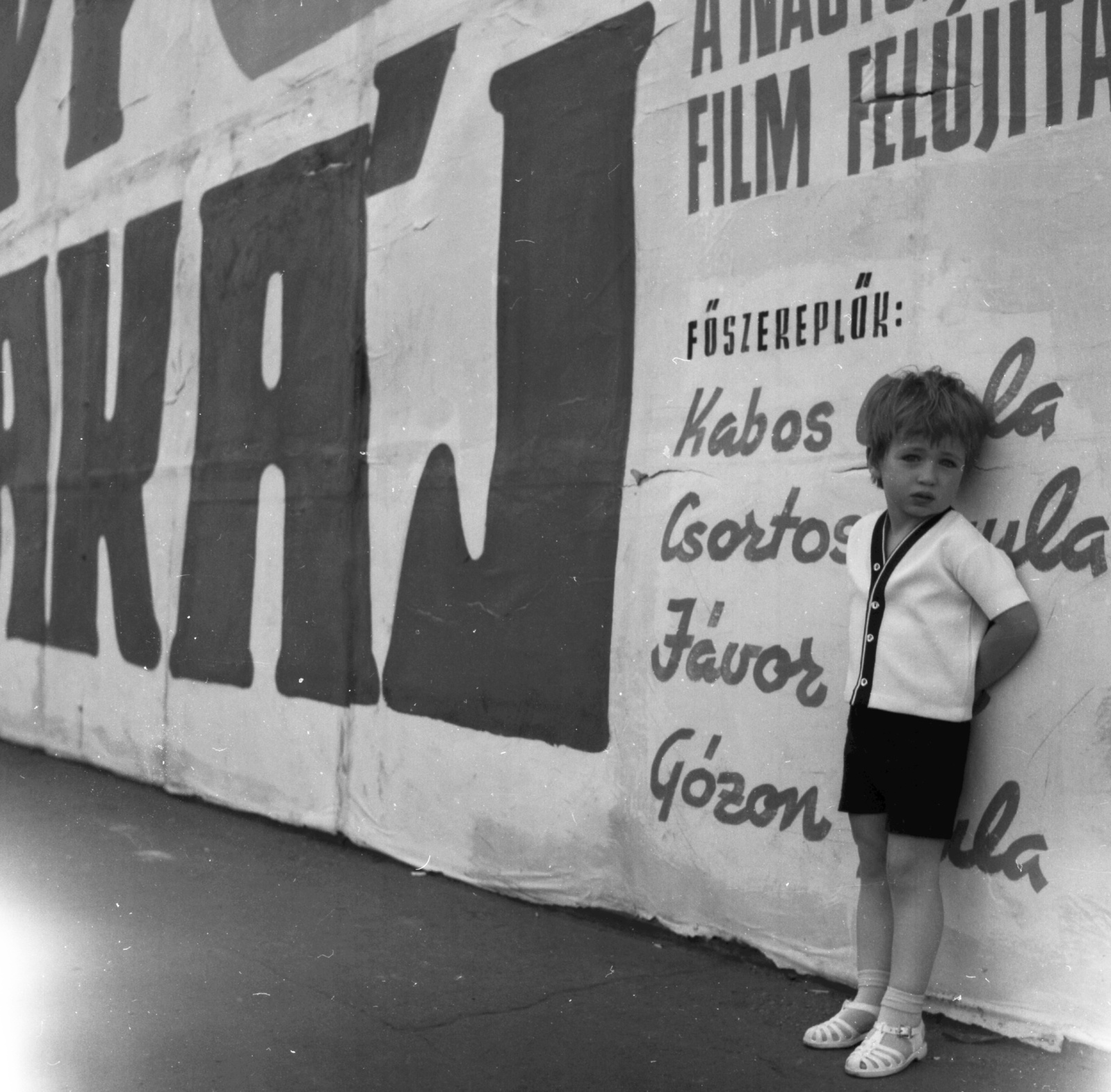 Magyarország, Budapest, a palánkon a Fővárosi Moziüzemi Vállalat (FŐMO) által forgalmazott film plakátja., 1973, Gárdos György, plakát, gyerek, Fortepan #60577