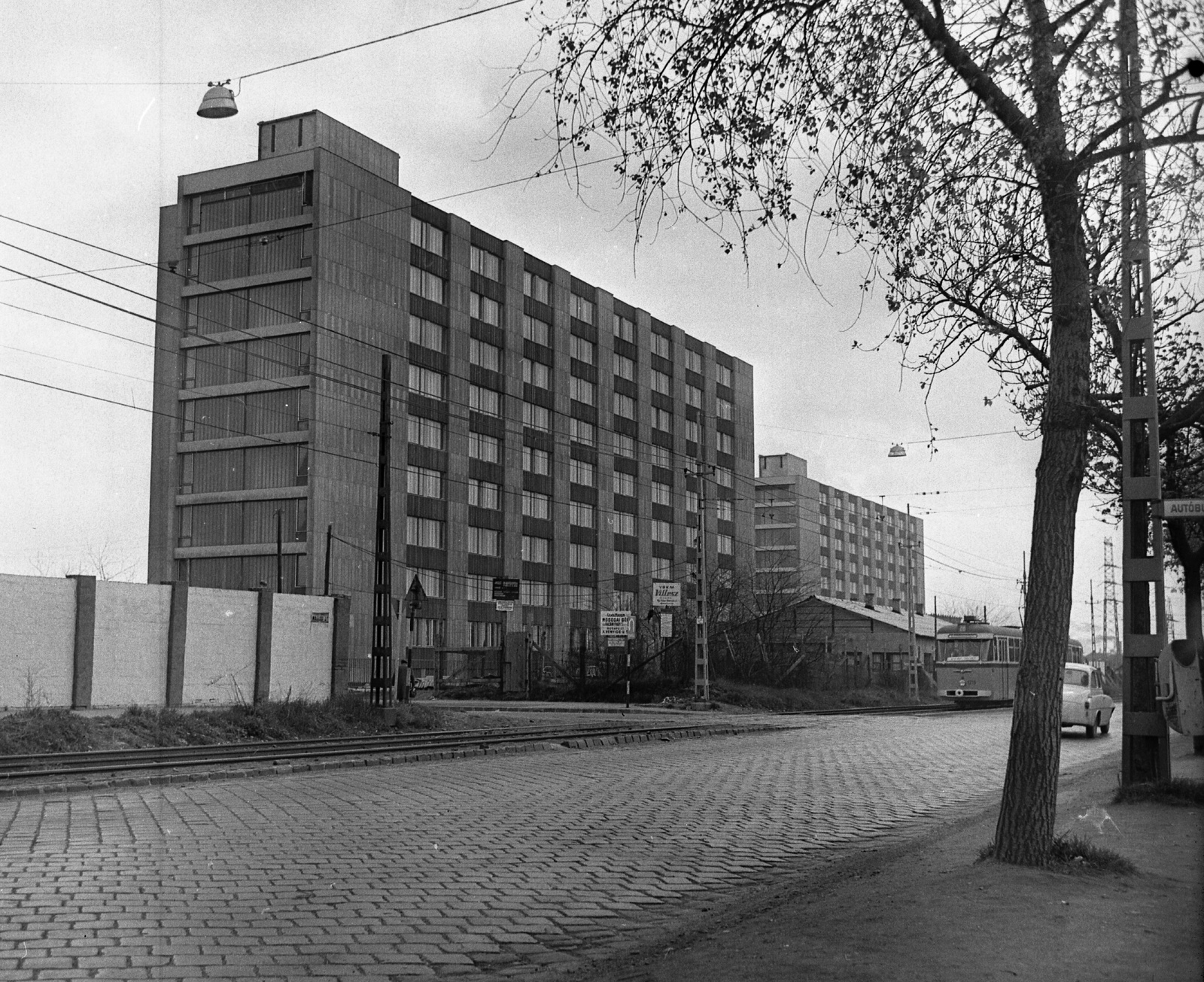 Hungary, Budapest X., Maglódi út 24., munkásszálló (később börtön)., 1980, Gárdos György, concrete block of flats, tram, cobblestones, prison, Budapest, Fortepan #60582