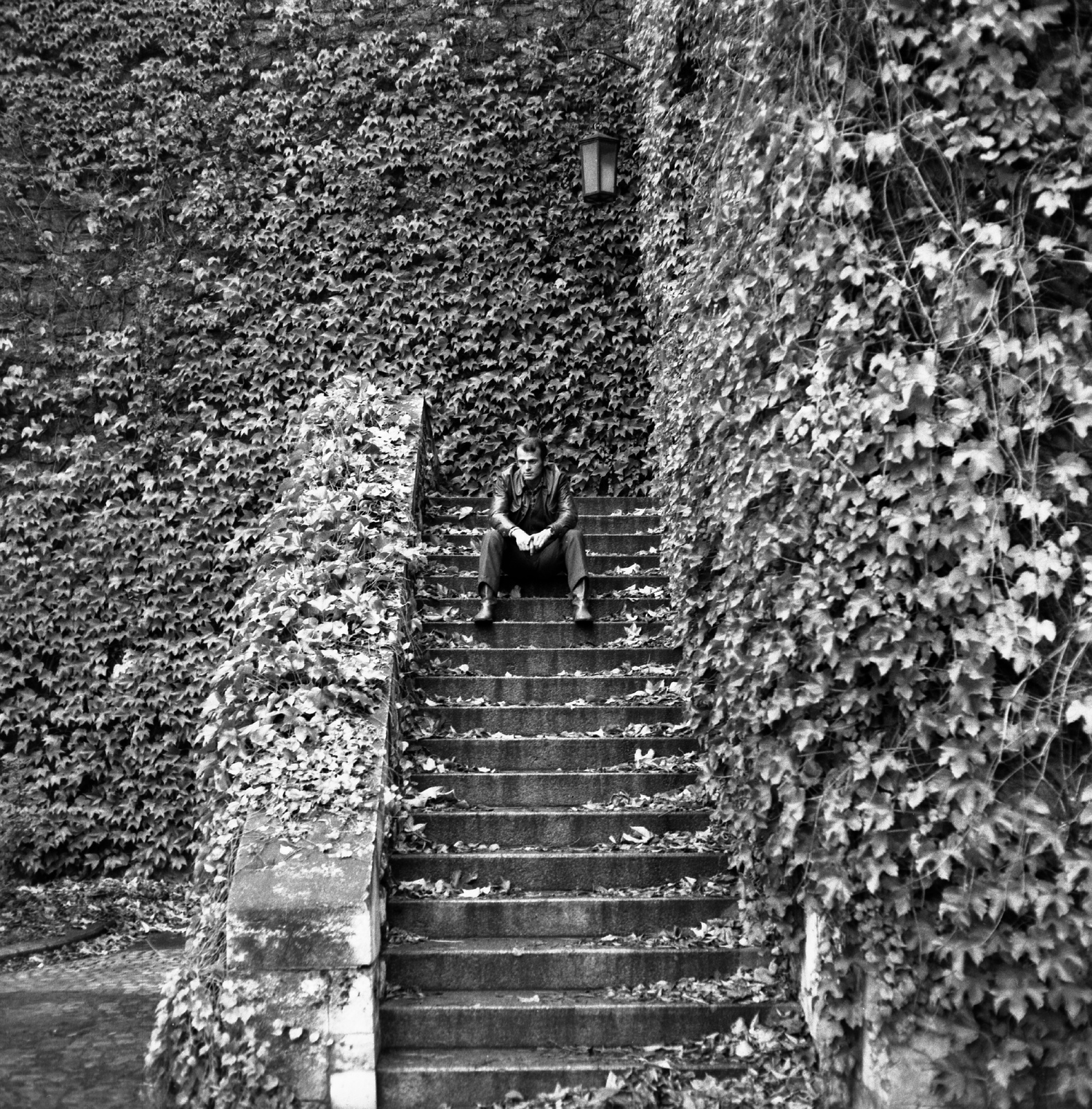 Poland, Kraków, Királyi Palota (Wawel)., 1973, Gárdos György, stairs, sitting on stairs, Fortepan #60589
