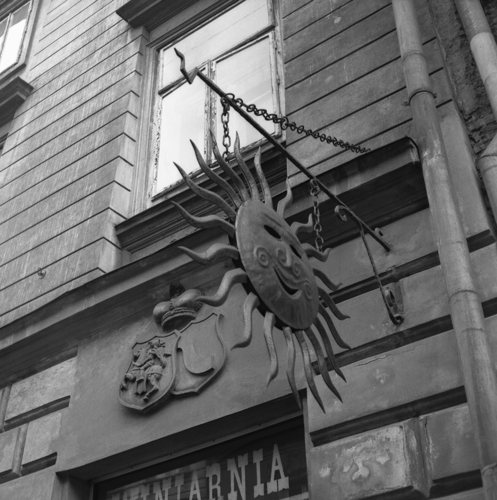 Poland, Kraków, ulica Slawkowska 13-15., Tarnowski palota., 1973, Gárdos György, sign-board, crest, Fortepan #60602