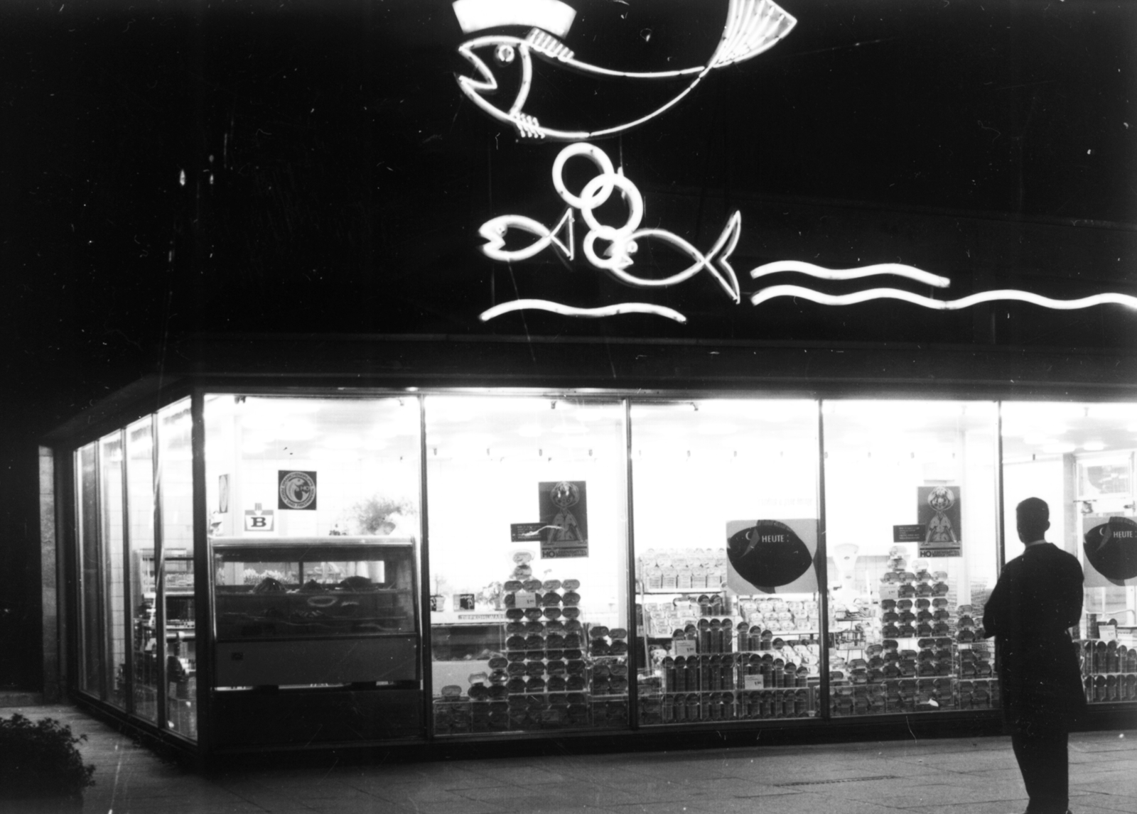 Germany, Dresden, Webergasse., 1970, Gárdos György, Show window, GDR, store display, Fortepan #60634