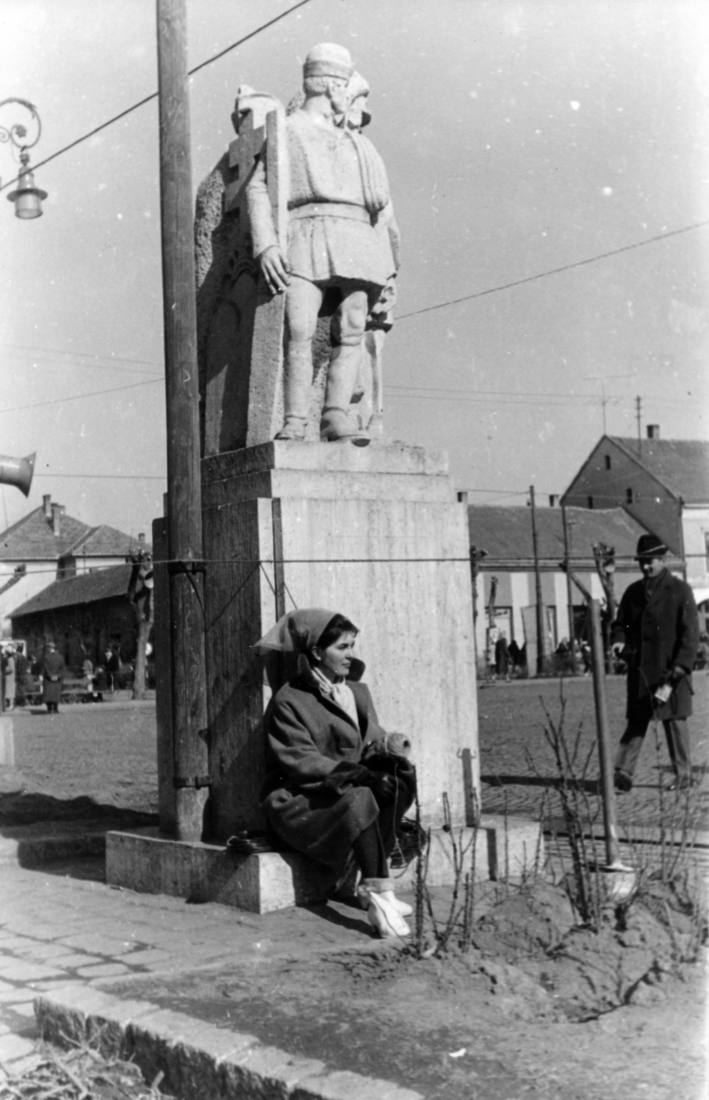 Hungary, Mohács, Széchenyi tér, Zászlótartók (Martinelli Jenő, 1937.)., 1964, Krantz Károly, sculpture, sculptural group, Fortepan #60666