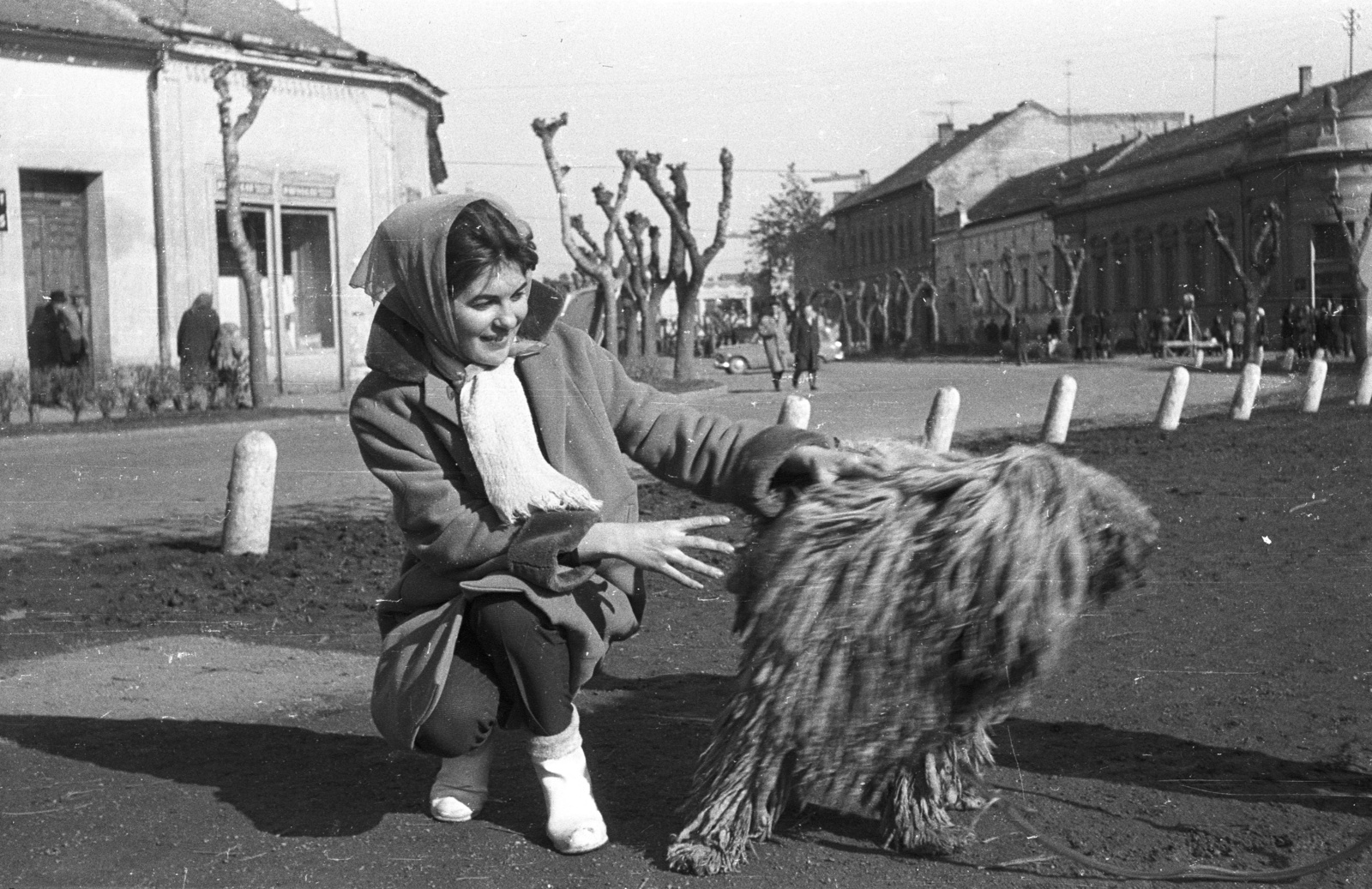 Hungary, Mohács, Hősök parkja, balra a Dózsa György utca, szemben a Szabadság utca., 1964, Krantz Károly, Fortepan #60680