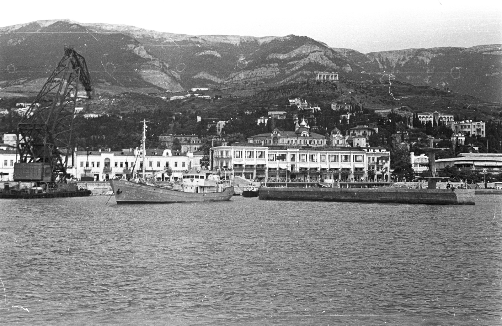 Ukraine,Crimean Peninsula, Yalta, kikötő., 1963, Lencse Zoltán, Soviet Union, ship, port, dredge, Fortepan #60869