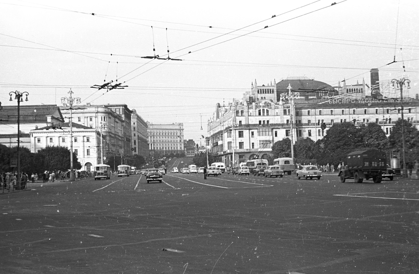 Russia, Moscow, Tyeatralnij projezd (Proszpekta Marksza) a Színház (Szverdlov) tértől a Lubjanka (Dzerzsinszkij) tér felé nézve, jobbra a Hotel Metropol., 1962, Lencse Zoltán, Soviet Union, Fortepan #60892