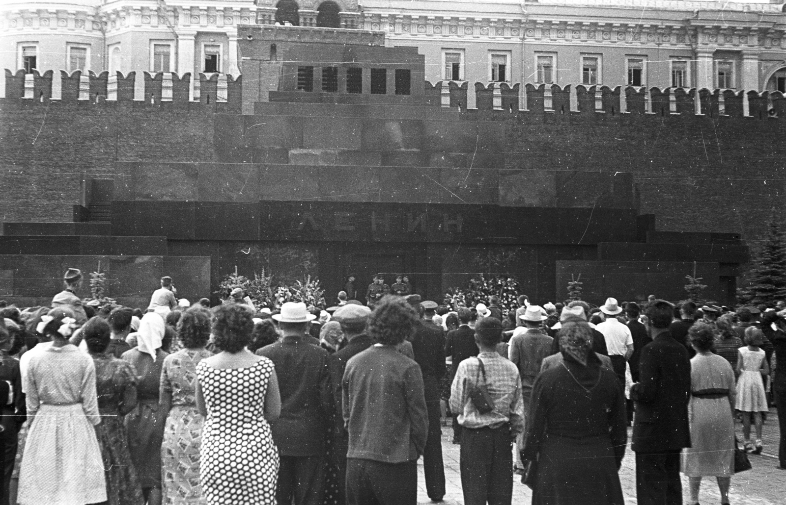 Russia, Moscow, Vörös tér, Lenin mauzóleum., 1962, Lencse Zoltán, Soviet Union, mass, Cyrillic alphabet, mausoleum, Alexey Viktorovich Shchusev-design, Fortepan #60907