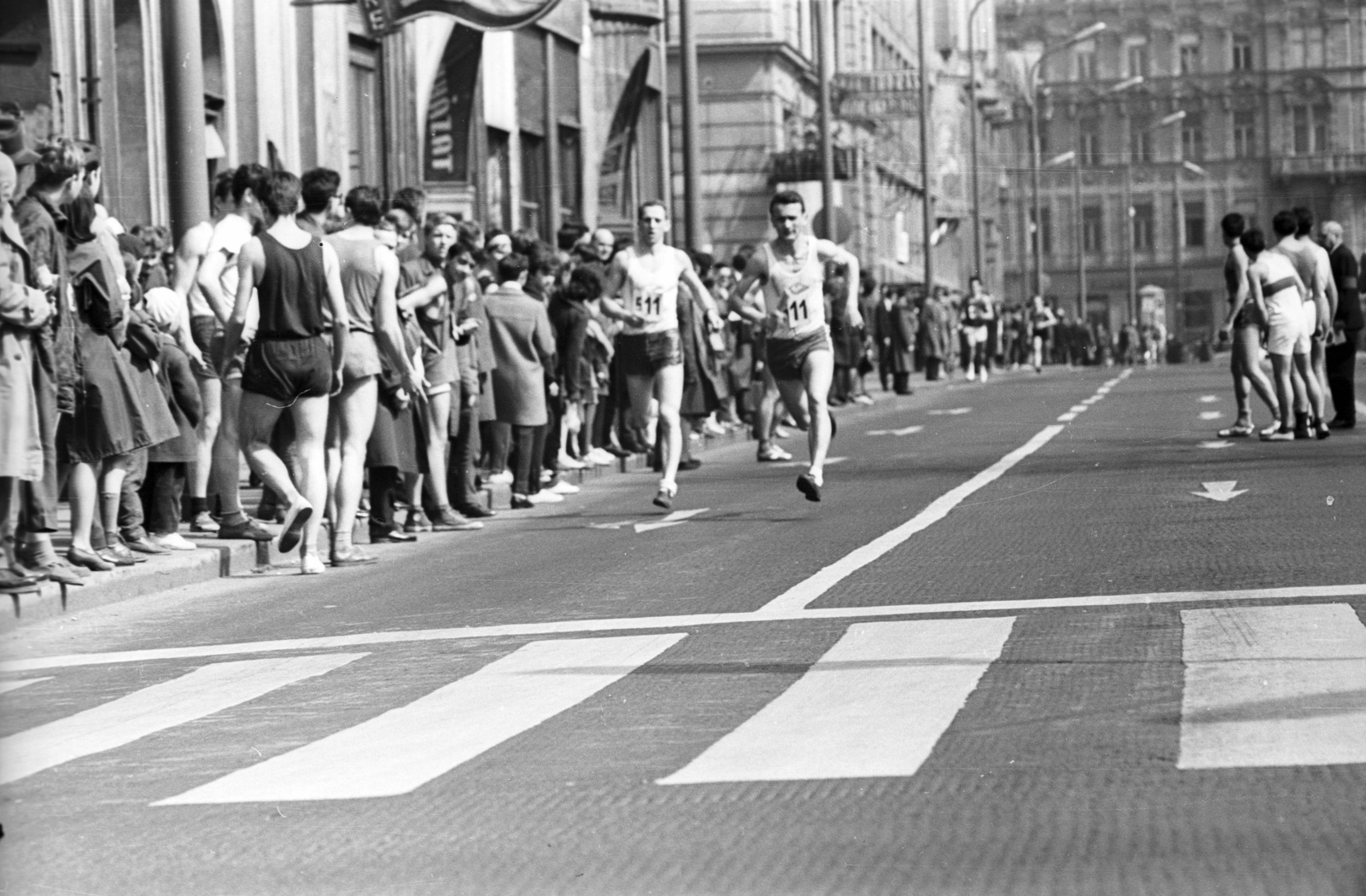 Hungary, Budapest V., József Attila utca, háttérben a Bajcsy-Zsilinszky út., 1966, Lencse Zoltán, relay race, competitive running, starting number, Budapest, Fortepan #61054