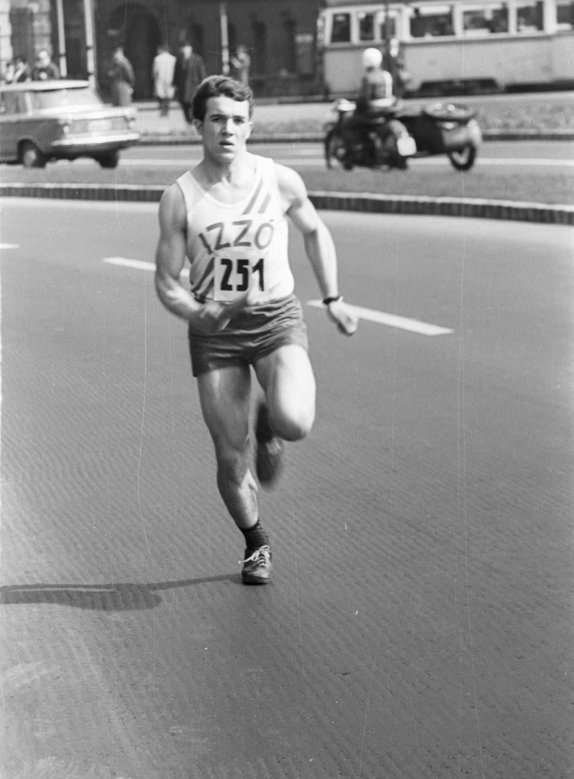 Hungary, Budapest V., József Attila utca, háttérben a Paulay Ede utca torkolata a Bajcsy-Zsilinszky útnál., 1966, Lencse Zoltán, motorcycle with sidecar, relay race, automobile, running, competitive running, starting number, Budapest, Fortepan #61059