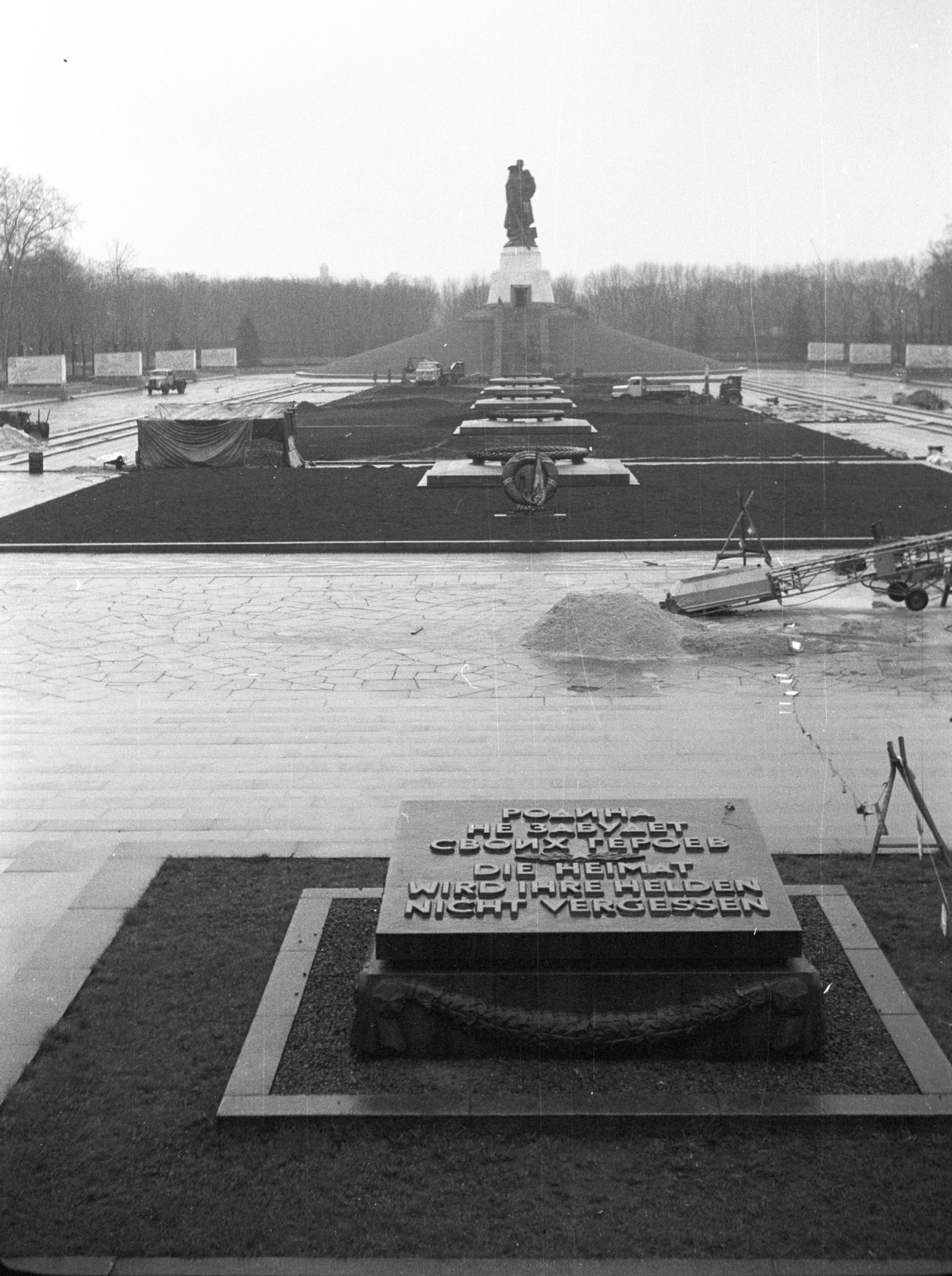 Germany, Berlin, Kelet-Berlin, Treptower Park, Szovjet Hősi Emlékmű., 1971, Lencse Zoltán, GDR, East-Berlin, Soviet memorial, Fortepan #61095