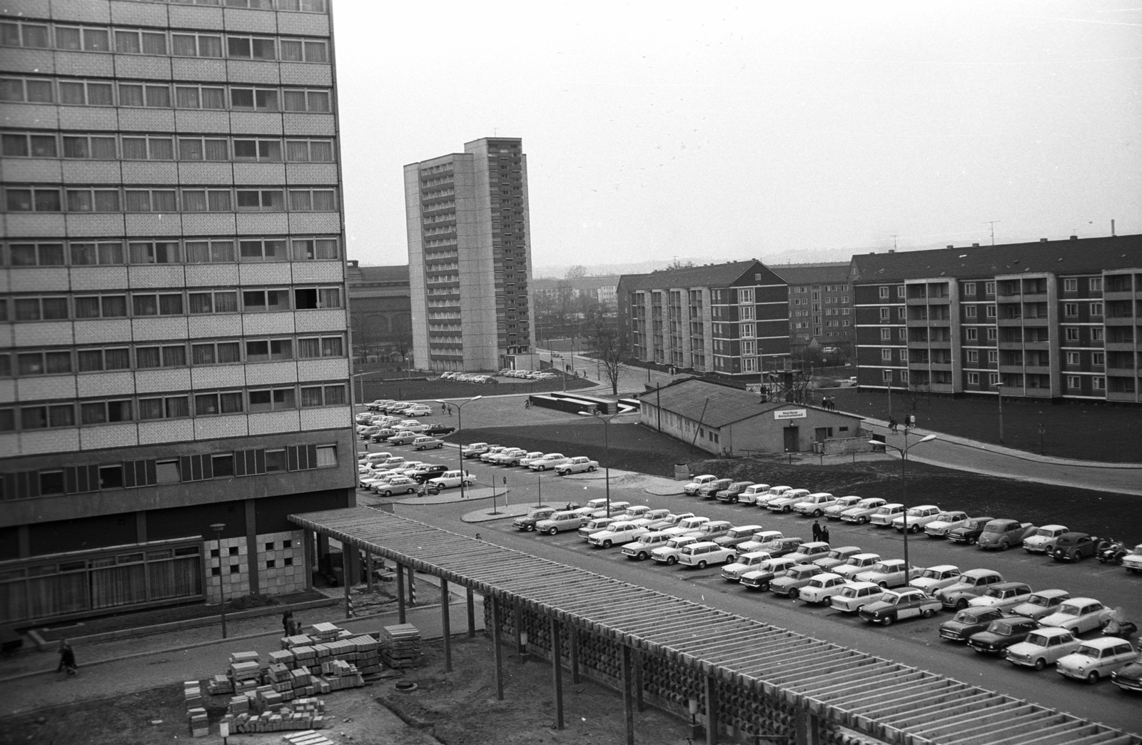 Németország, Drezda, Reitbahnstrasse a Hotel Königstein-böl nézve, balra a Hotel Bastei., 1971, Lencse Zoltán, NDK, robogó, IWL-márka, CZ 502, IWL SR56 Wiesel, Fortepan #61155