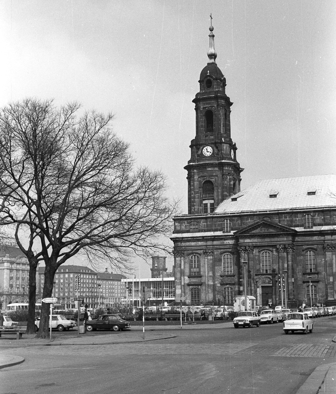 Németország, Drezda, Viktoriastrsse, szemben a Kreuzkirche., 1971, Lencse Zoltán, NDK, Fortepan #61157