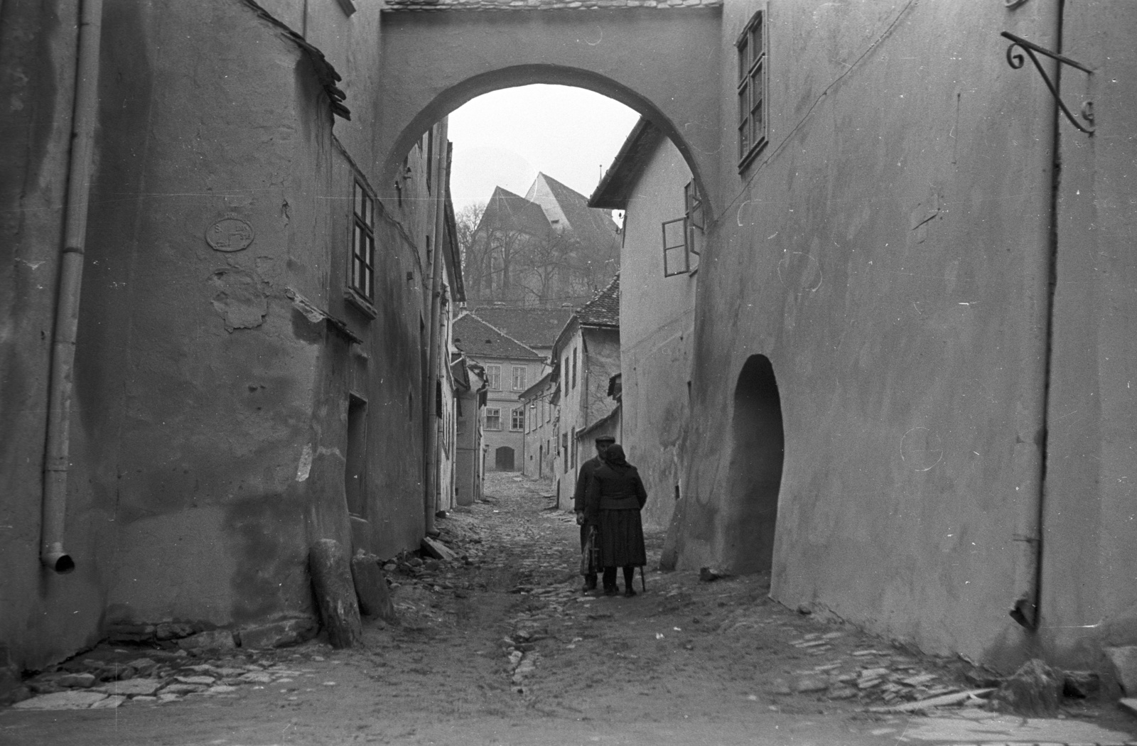 Romania,Transylvania, Sighişoara, Ónműves utca (Strada Cositorarilor), háttérben a Hegyi templom (Vártemplom)., 1972, Lencse Zoltán, Fortepan #61330