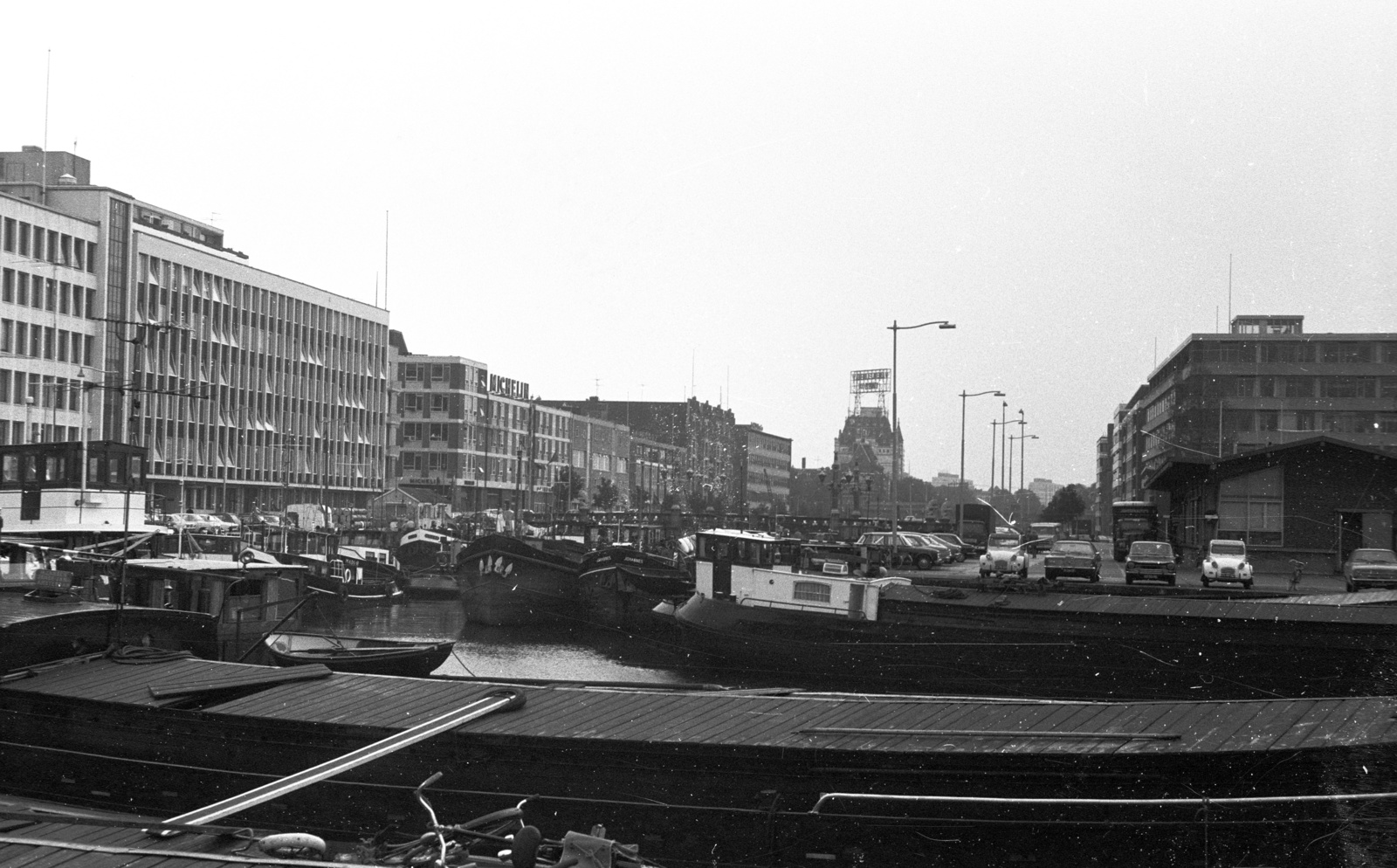 Netherlands, Rotterdam, Wijnhaven., 1973, Lencse Zoltán, ship, street view, canal, Fortepan #61369