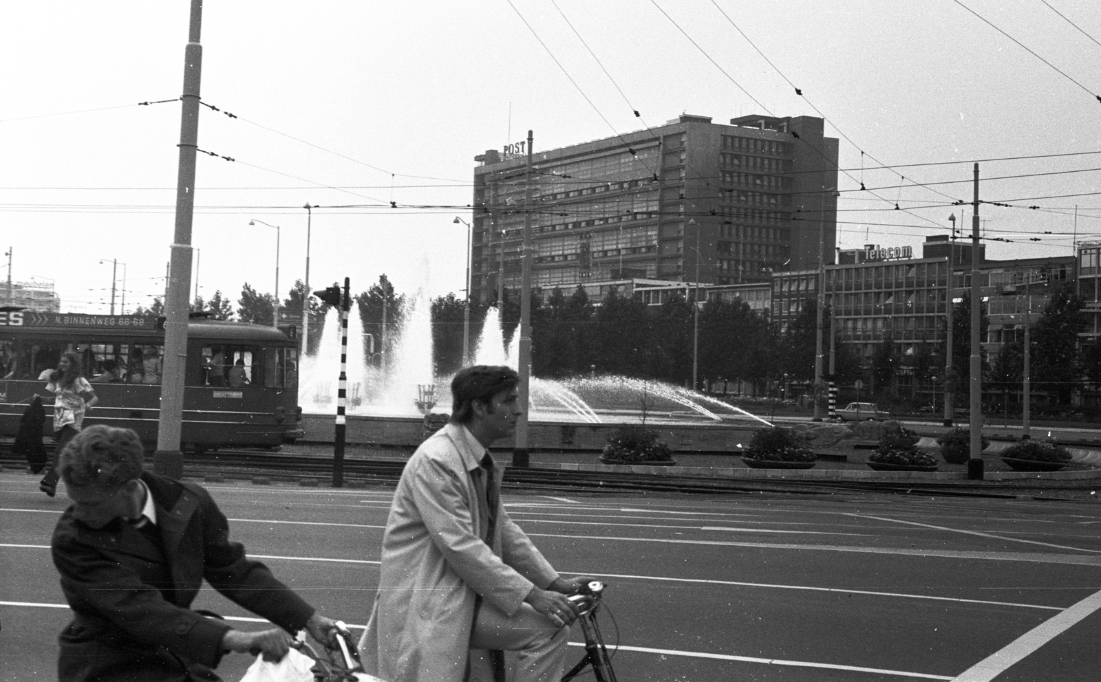 Netherlands, Rotterdam, Hofplein., 1973, Lencse Zoltán, fountain, square, tram, bicycle, Fortepan #61372