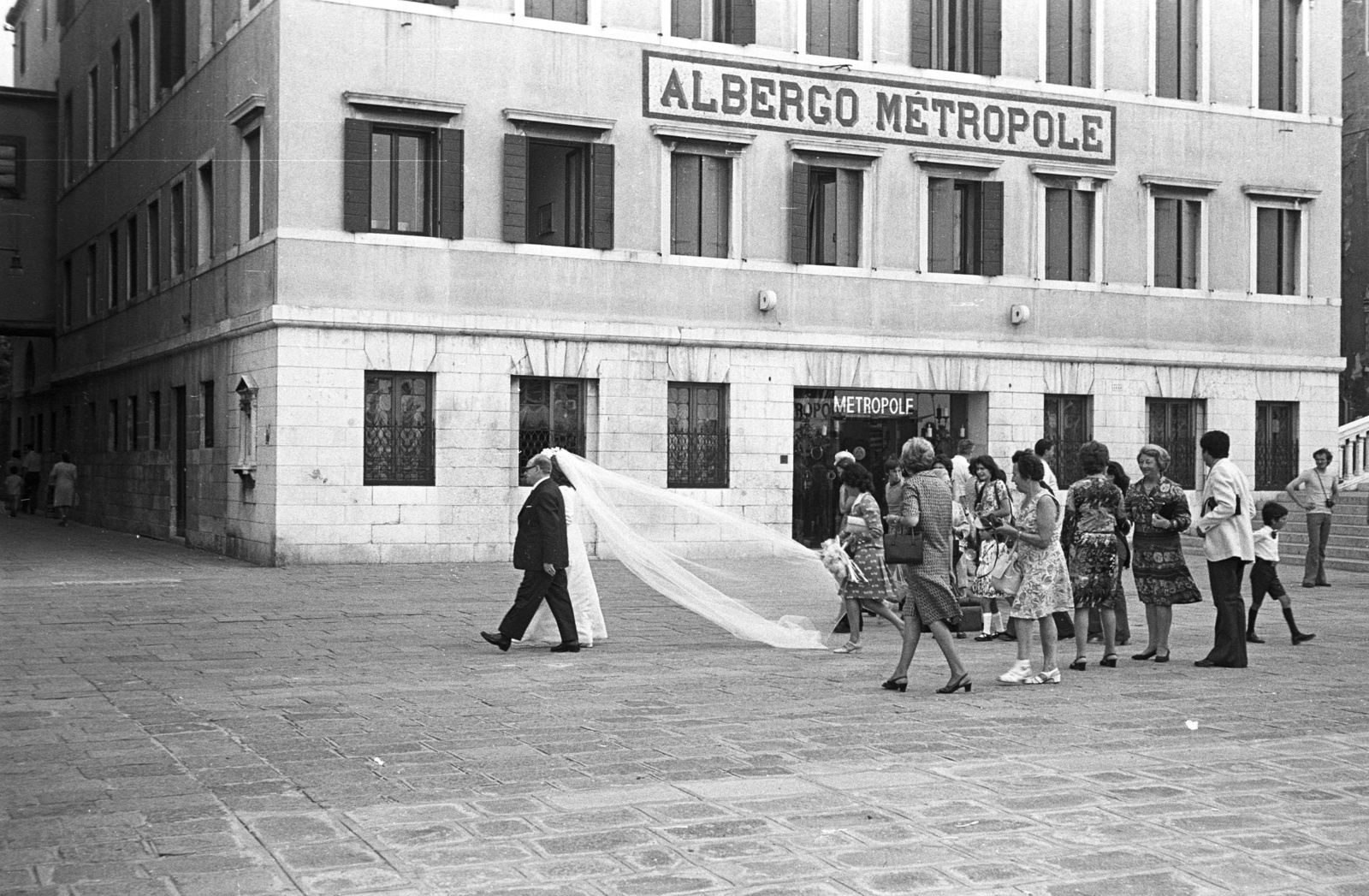 Italy, Venice, Riva degli Schiavoni, Hotel Metropole., 1973, Lencse Zoltán, wedding ceremony, hotel, Fortepan #61410
