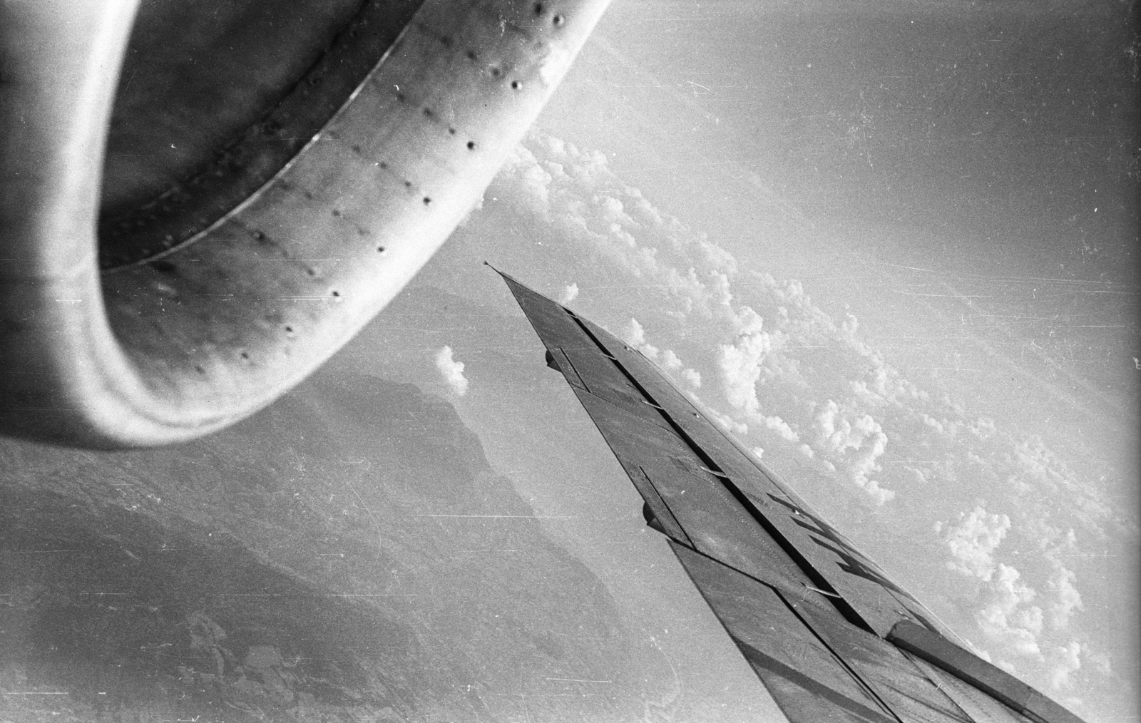 A MALÉV Tu-134 típusú, HA-LBC lajstromjelű repülőgépe., 1974, Mészáros Zoltán, Soviet brand, aerial photo, airplane, clouds, Tupolev-brand, Fortepan #61441