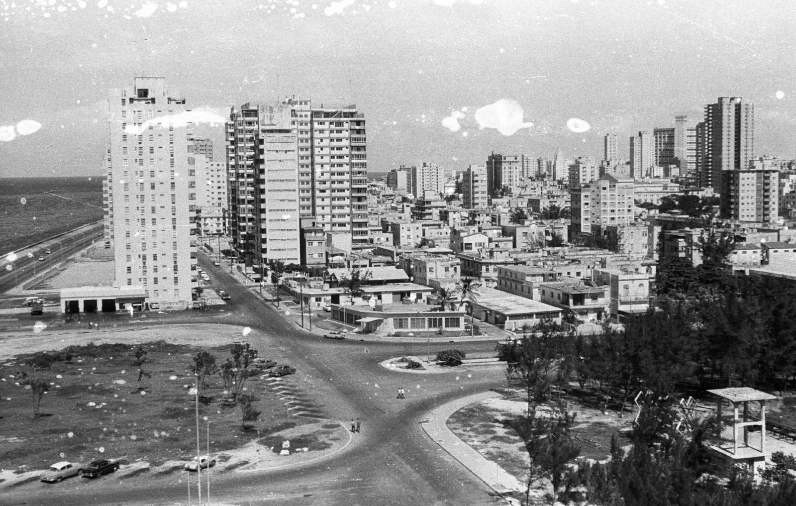 Kuba, Havanna, kilátás a Hotel Riviéra-ból, balra a Malecón, jobbra az Avenida Paseo eleje., 1974, Mészáros Zoltán, látkép, Fortepan #61456