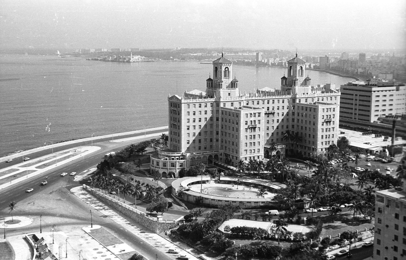 Cuba, Havana, Malecón, Hotel Nacional de Cuba. Kilátás a FOCSA épületből., 1974, Mészáros Zoltán, hotel, picture, Fortepan #61476