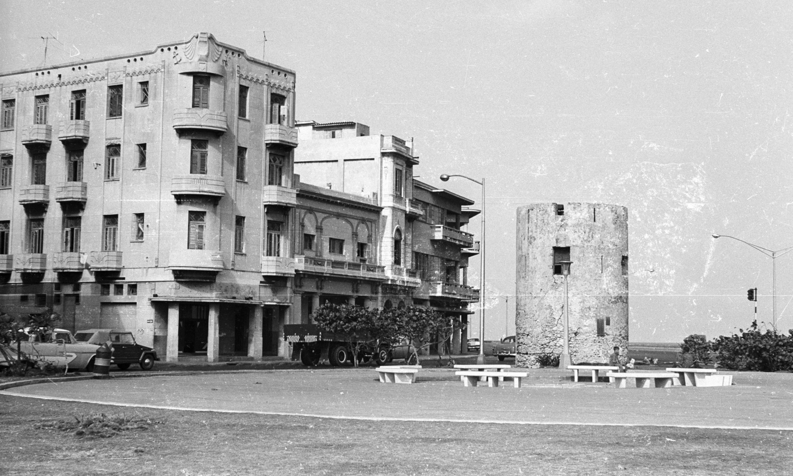 Kuba, Havanna, Malecón, a Szent Lázár torony a Parque Antonio Maceo sarkán., 1974, Mészáros Zoltán, torony, Fortepan #61484