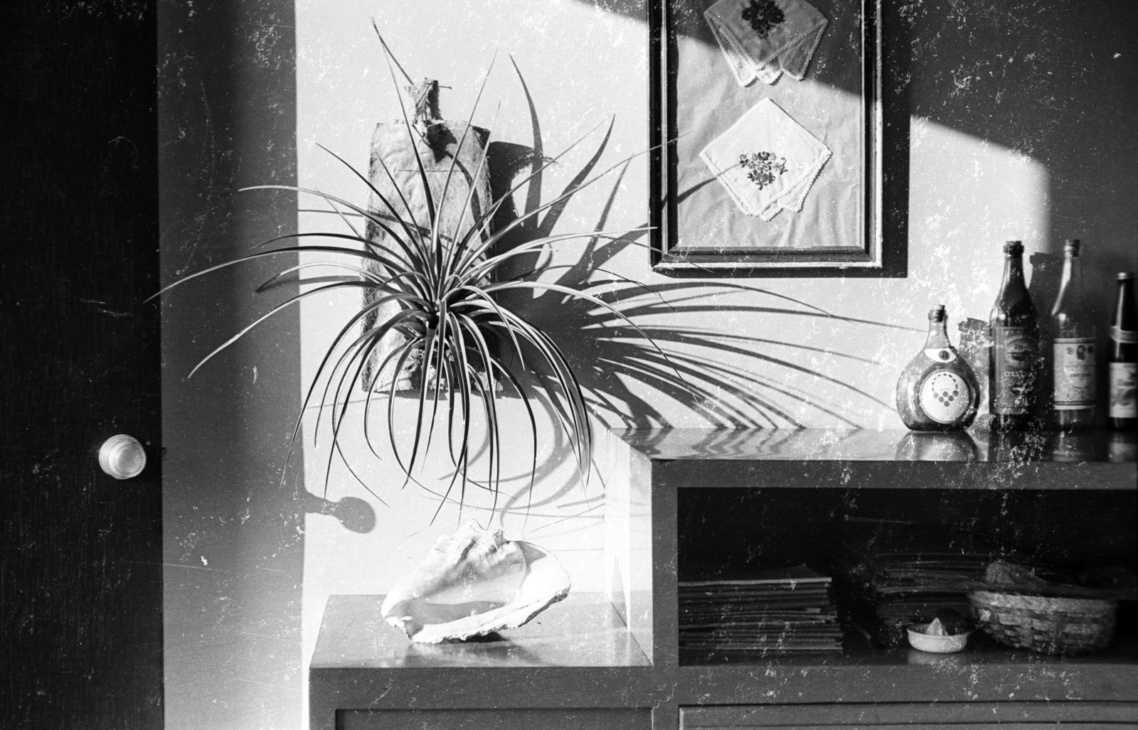 Cuba, Havana, Avenida 1ra, Hotel Sierra Maestra, szobabelső., 1974, Mészáros Zoltán, interior, liquor, knob, Fortepan #61485
