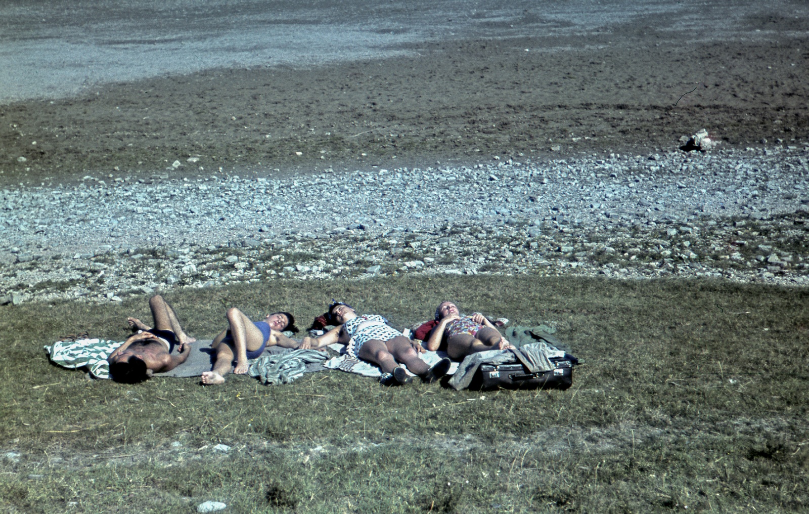 1942, Szőke Annamária/Anonime, colorful, sunbathe, shore, Fortepan #61668