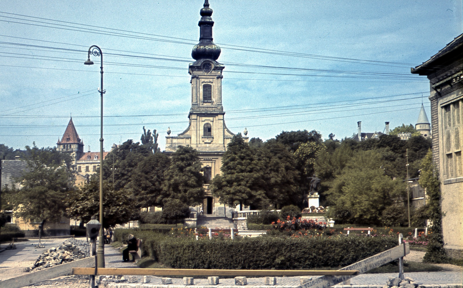 Hungary, Budapest XXII., Budafok, Savoyai Jenő tér, szemben a Szent Lipót templom., 1942, Szőke Annamária/Anonime, church, colorful, Budapest, Fortepan #61671
