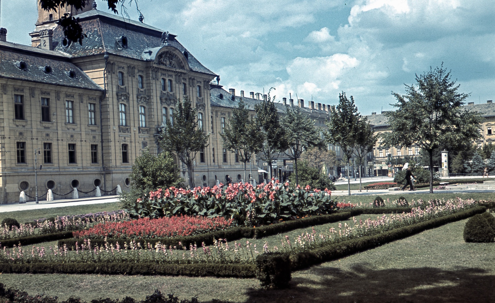 Hungary, Szeged, Széchenyi tér, Városháza., 1942, Szőke Annamária/Anonime, colorful, square, Ödön Lechner-design, public building, Gyula Pártos-design, Fortepan #61674