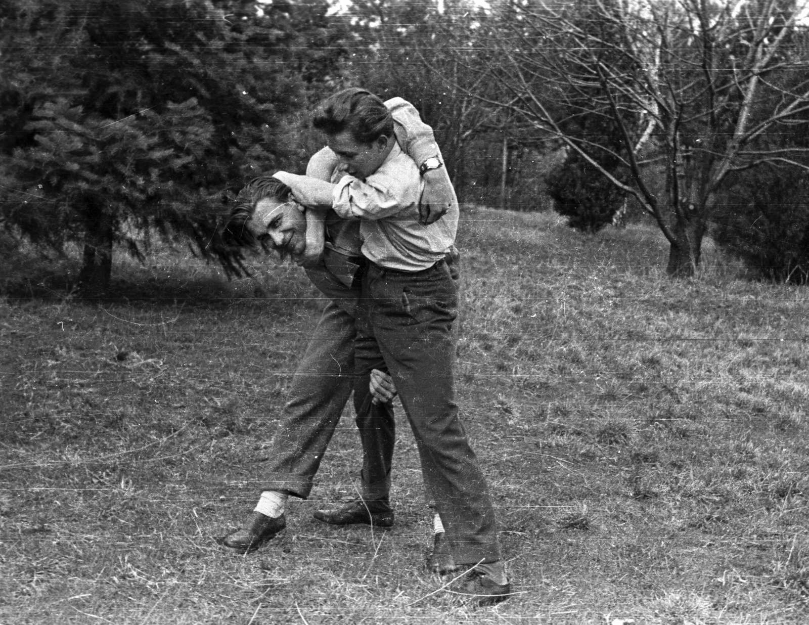 Magyarország, Pécs, a Pedagógiai Főiskola (később Pécsi Tudományegyetem) kertje., 1959, Lipovits Károly, birkózás, Fortepan #61766