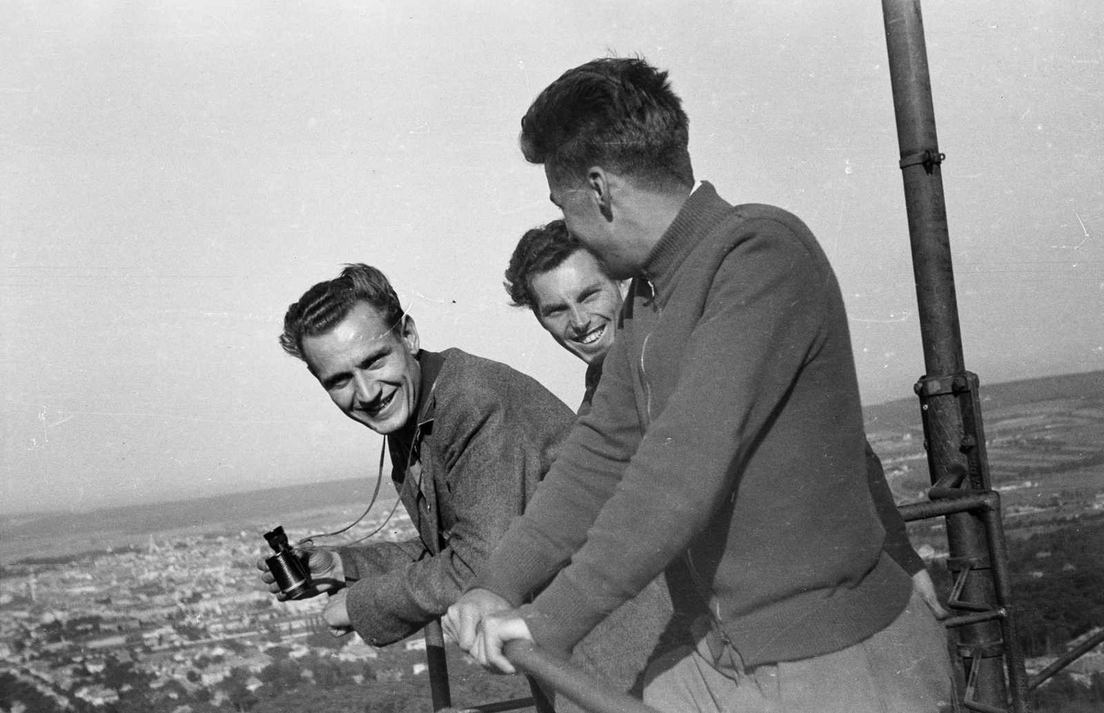 Hungary, Sopron, Károly-kilátó., 1955, Lipovits Károly, telescope, lookout, workout clothes, Best of, Fortepan #61774